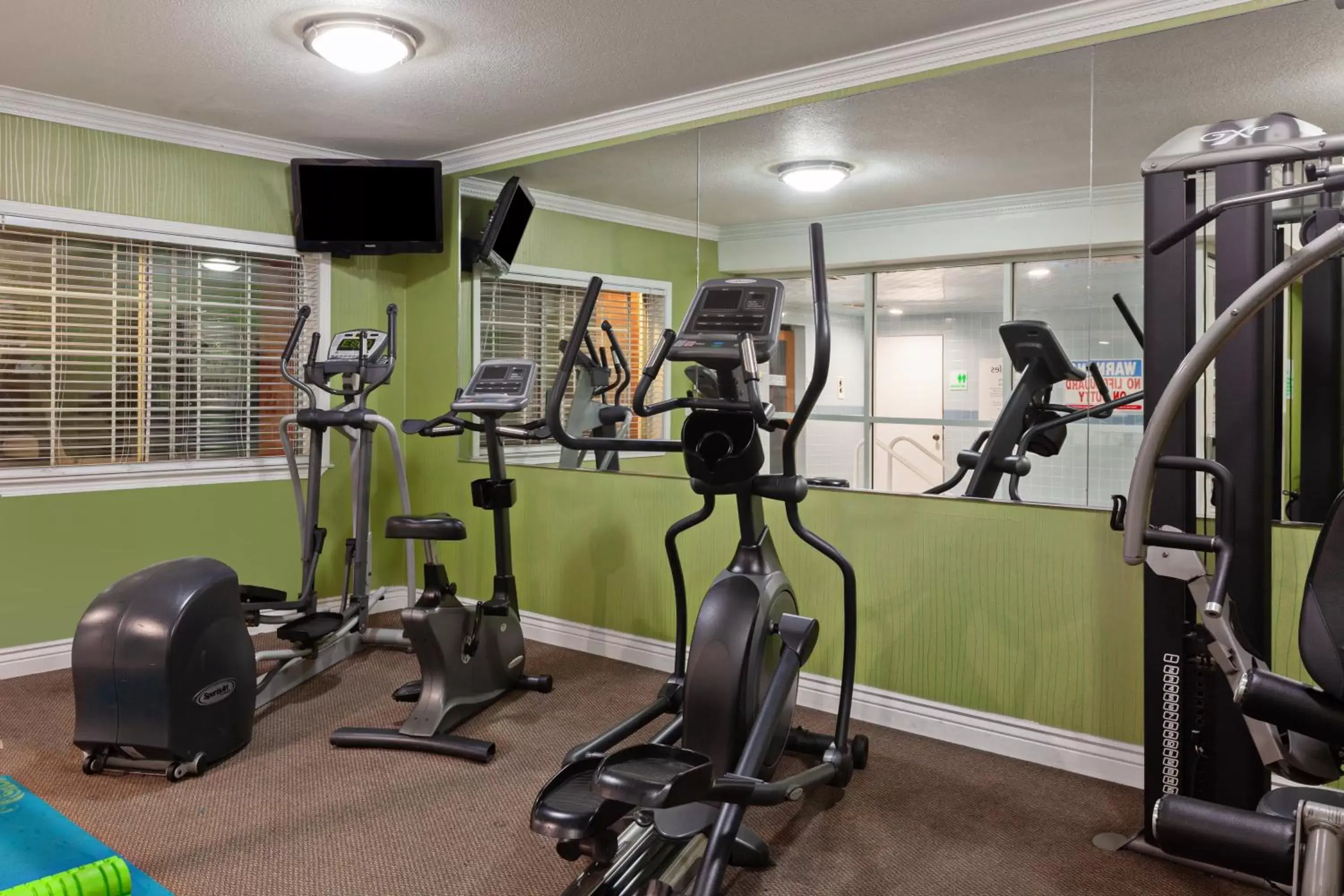 Fitness centre/facilities, Fitness Center/Facilities in Holiday Inn & Suites San Mateo - SFO, an IHG Hotel