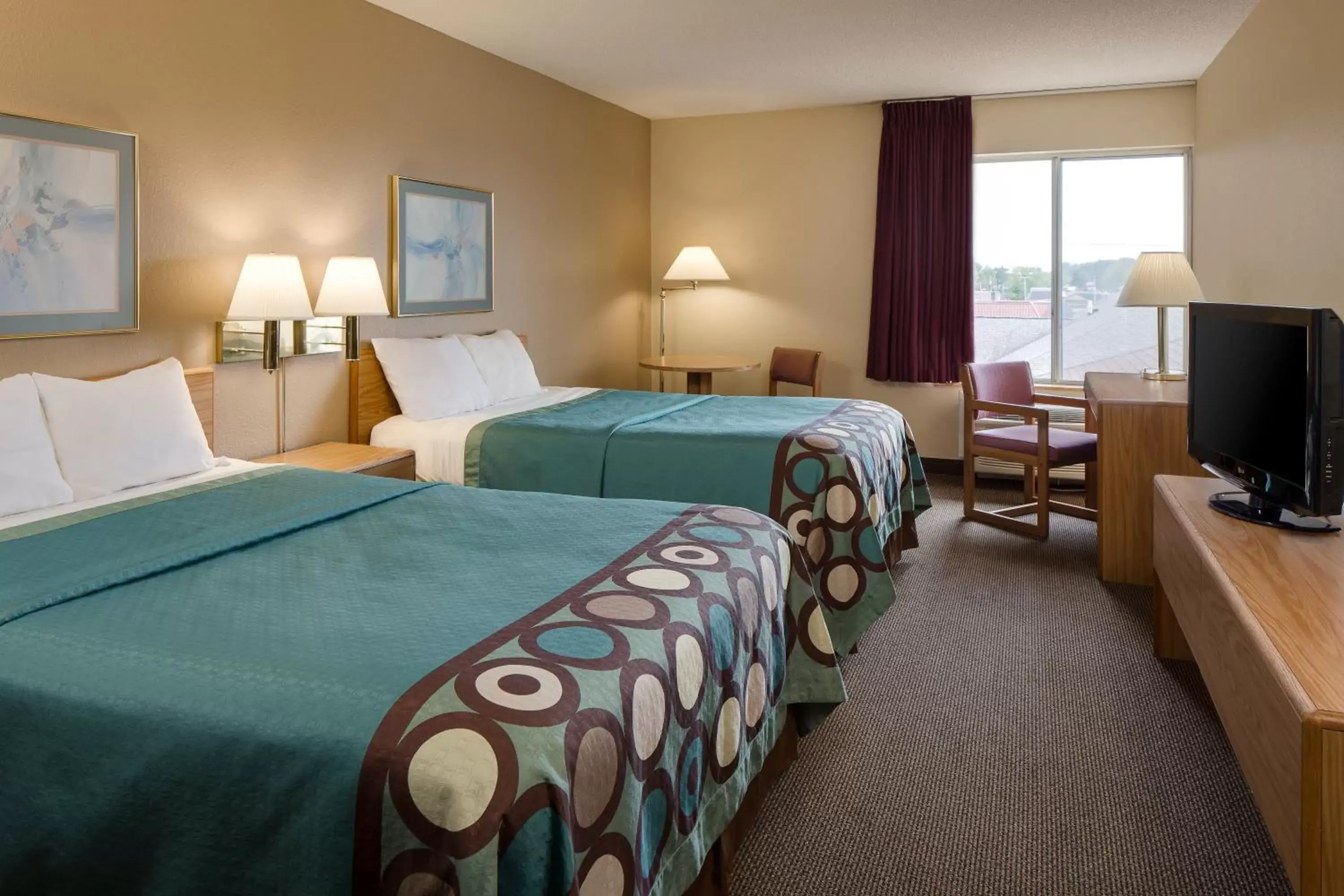 Photo of the whole room, Bed in Super 8 by Wyndham Menomonie WI