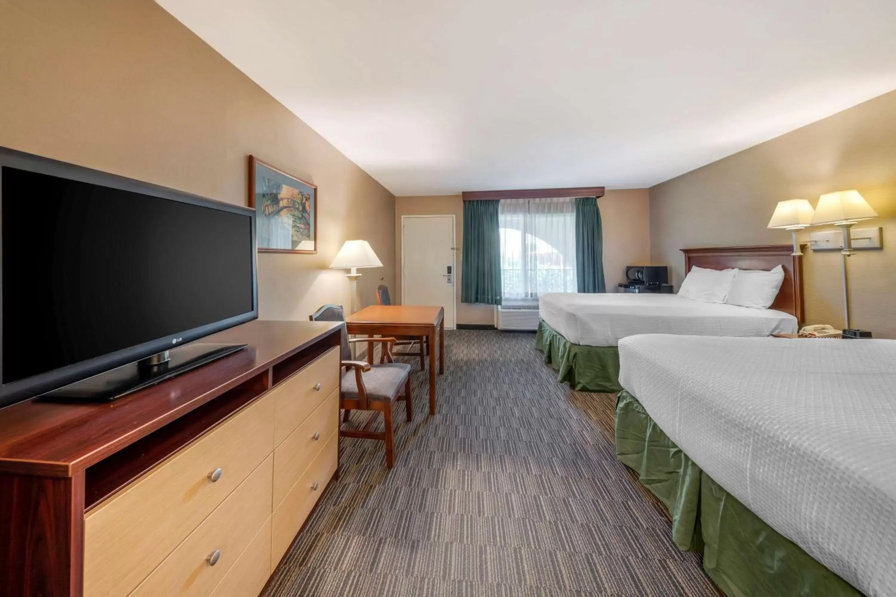 Bedroom, TV/Entertainment Center in Best Western La Posada Motel