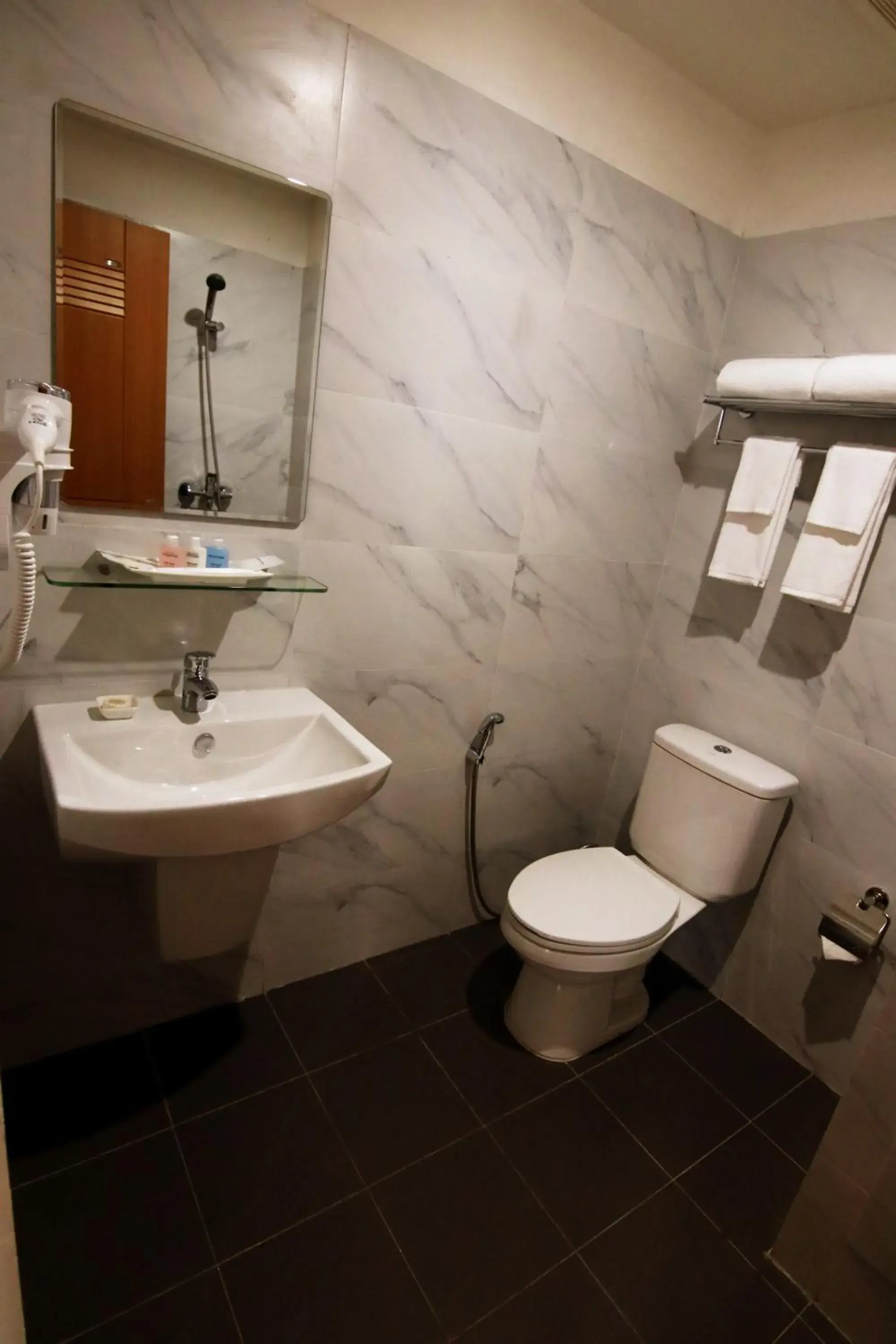 Bathroom in Botahtaung Hotel
