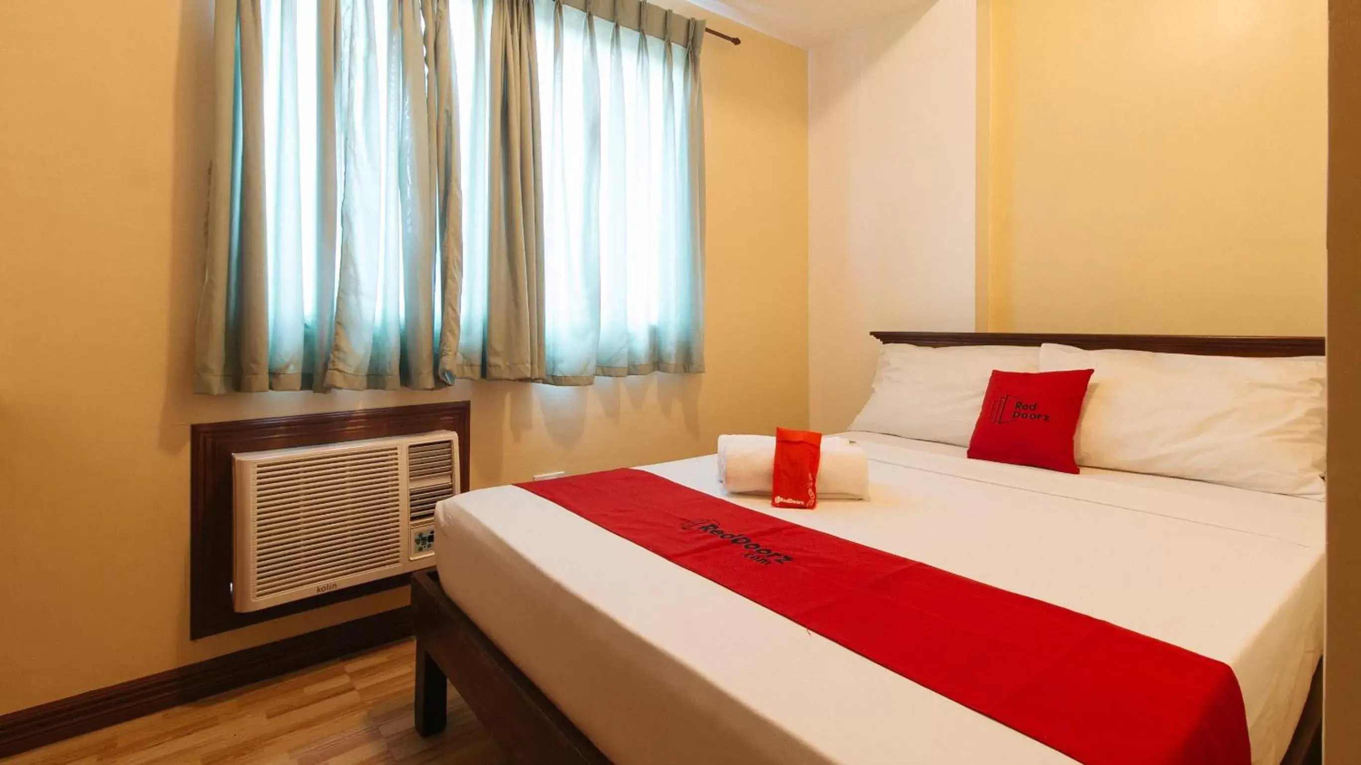 Bedroom, Bed in RedDoorz @ Moonwalk Paranaque