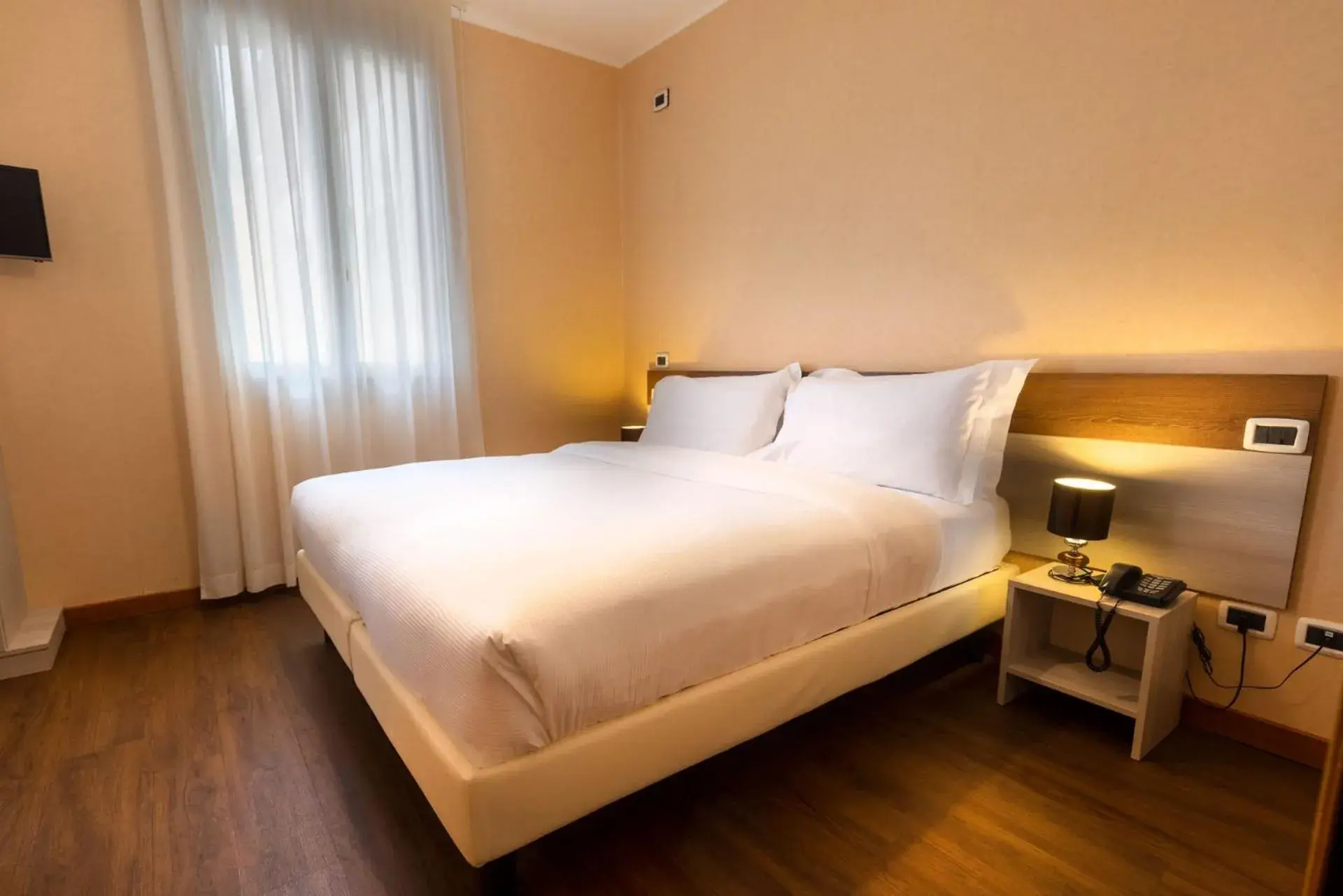 Bedroom, Bed in Mefuta Hotel