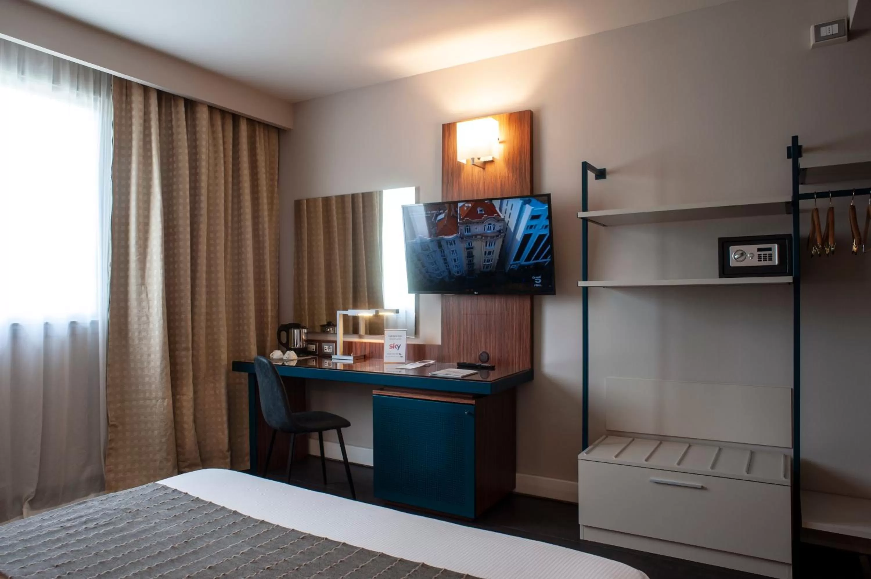 TV and multimedia, Bed in La Meridiana Bleisure Hotel