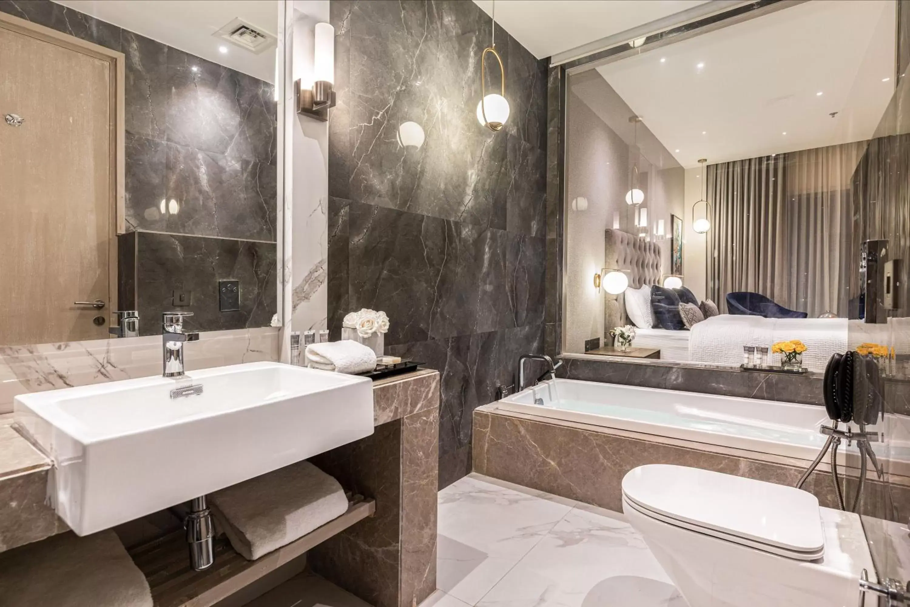 1 King Bed with Bathtub, Non-Smoking - single occupancy in Wyndham Chandigarh Mohali 1 King Bed with Bathtub, Non-Smoking - single occupancy in Wyndham Chandigarh Mohali