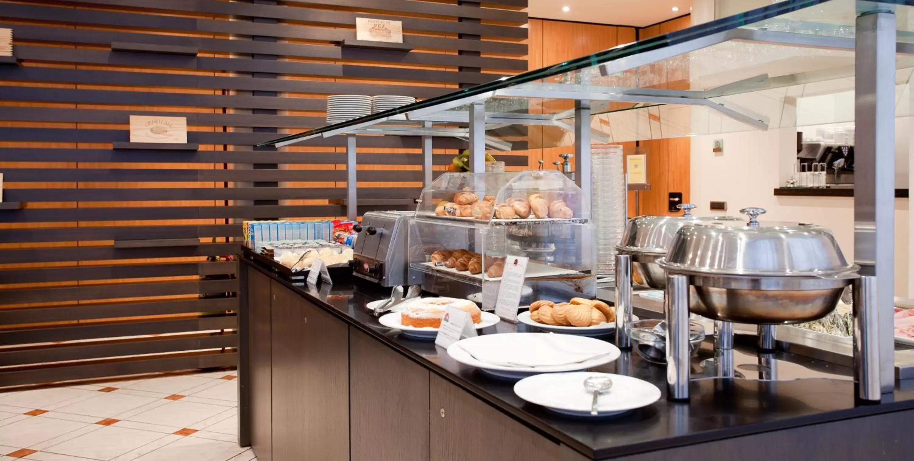 Buffet breakfast, Restaurant/Places to Eat in Hotel Ovest