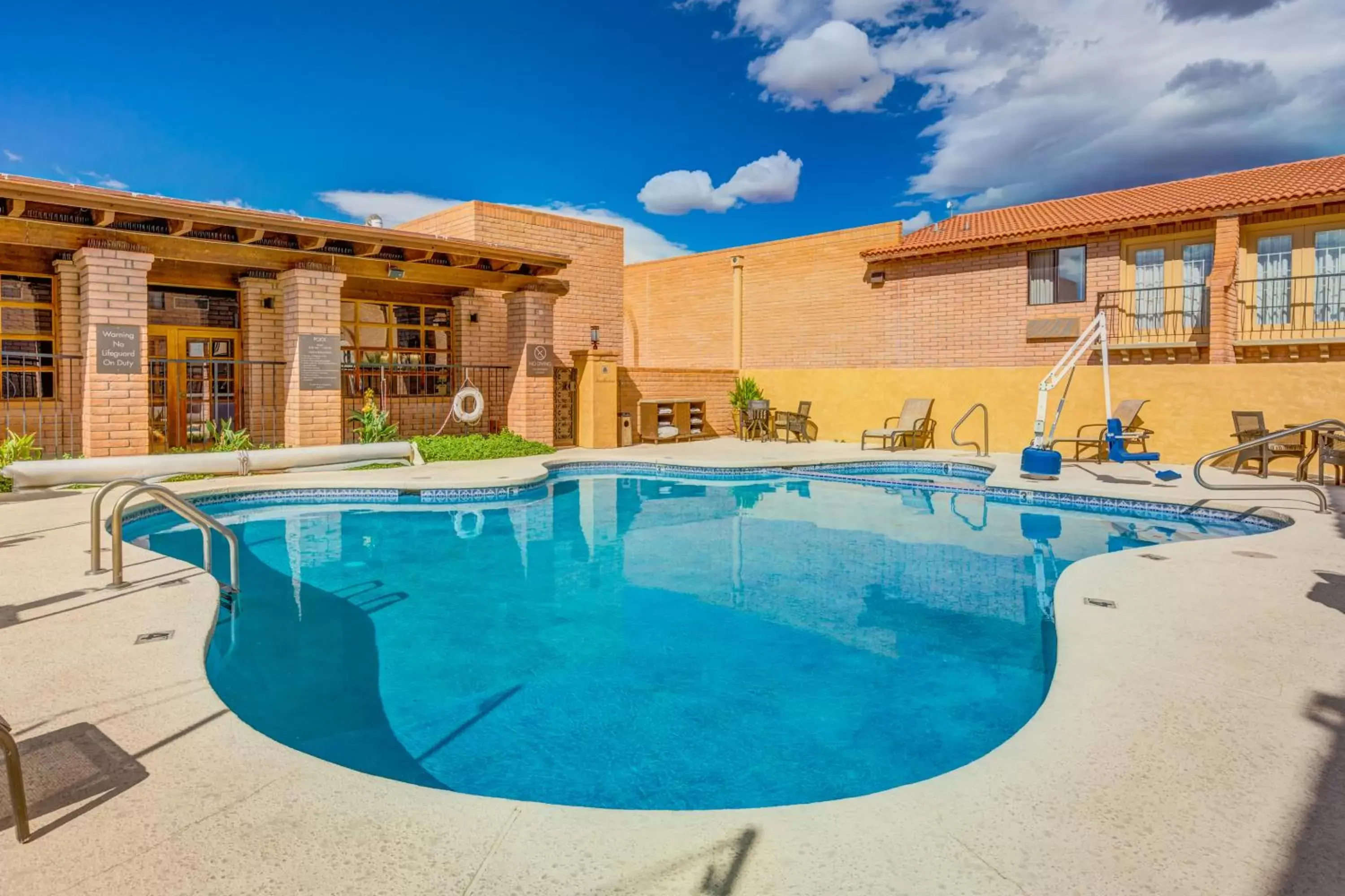 Swimming Pool in Sierra Suites Boutique Hotel