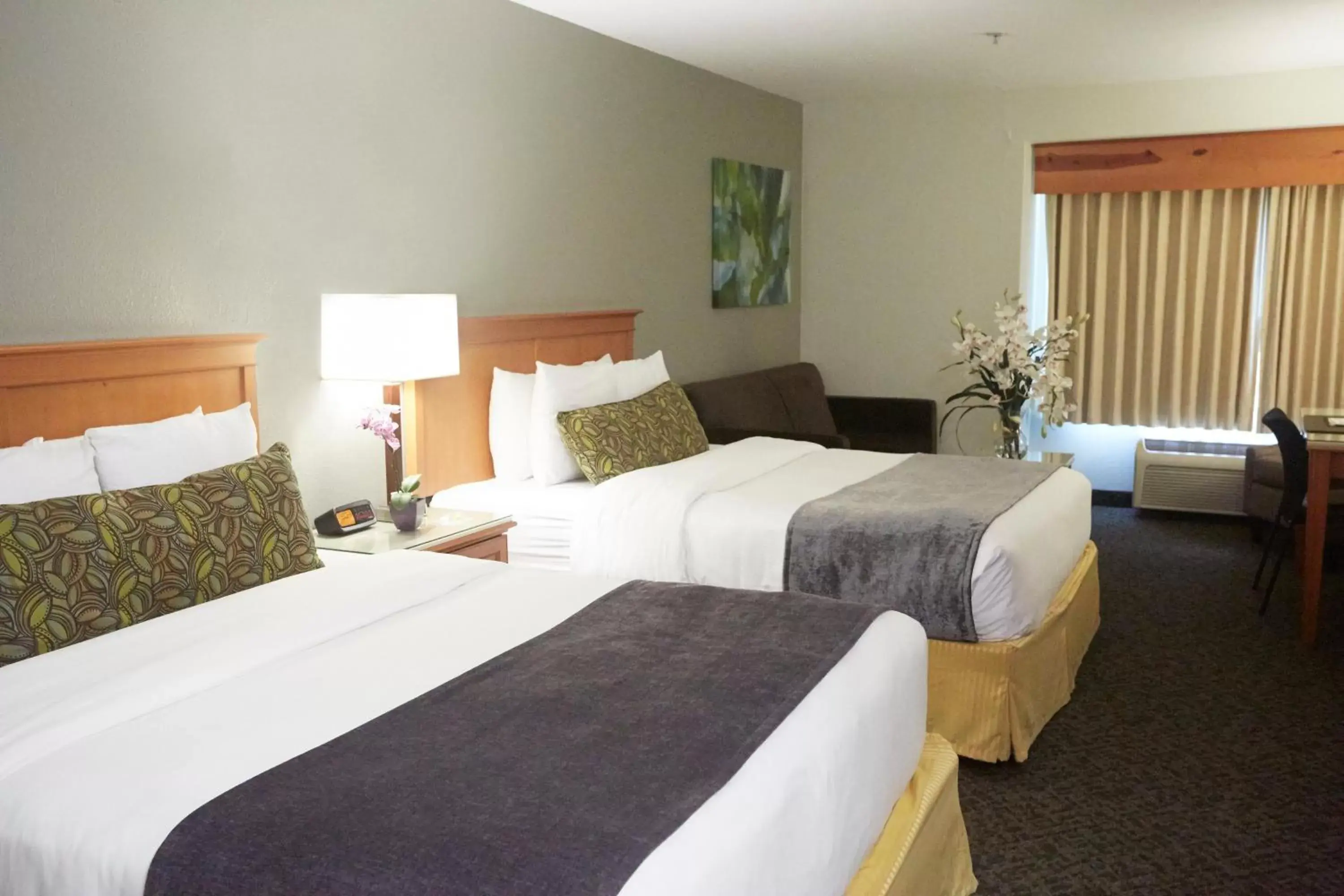 Bedroom, Bed in Radisson Hotel Portland Airport