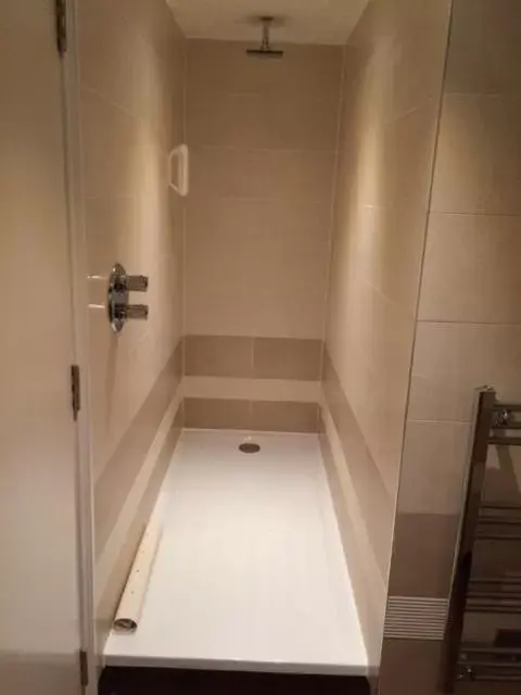 Shower, Bathroom in The Crown Wetherspoon
