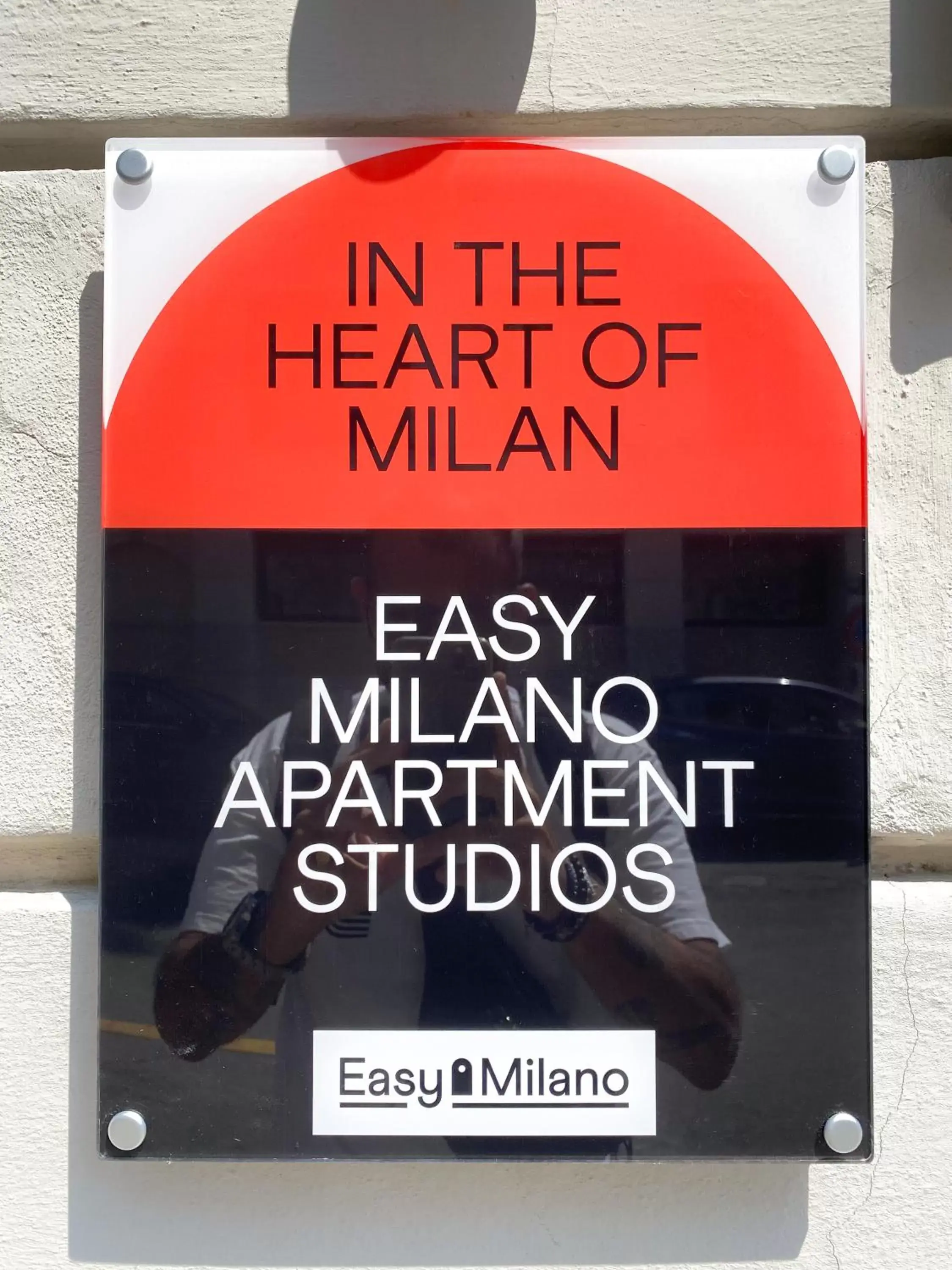 Logo/Certificate/Sign in Easy Milano - Rooms and Apartments Navigli