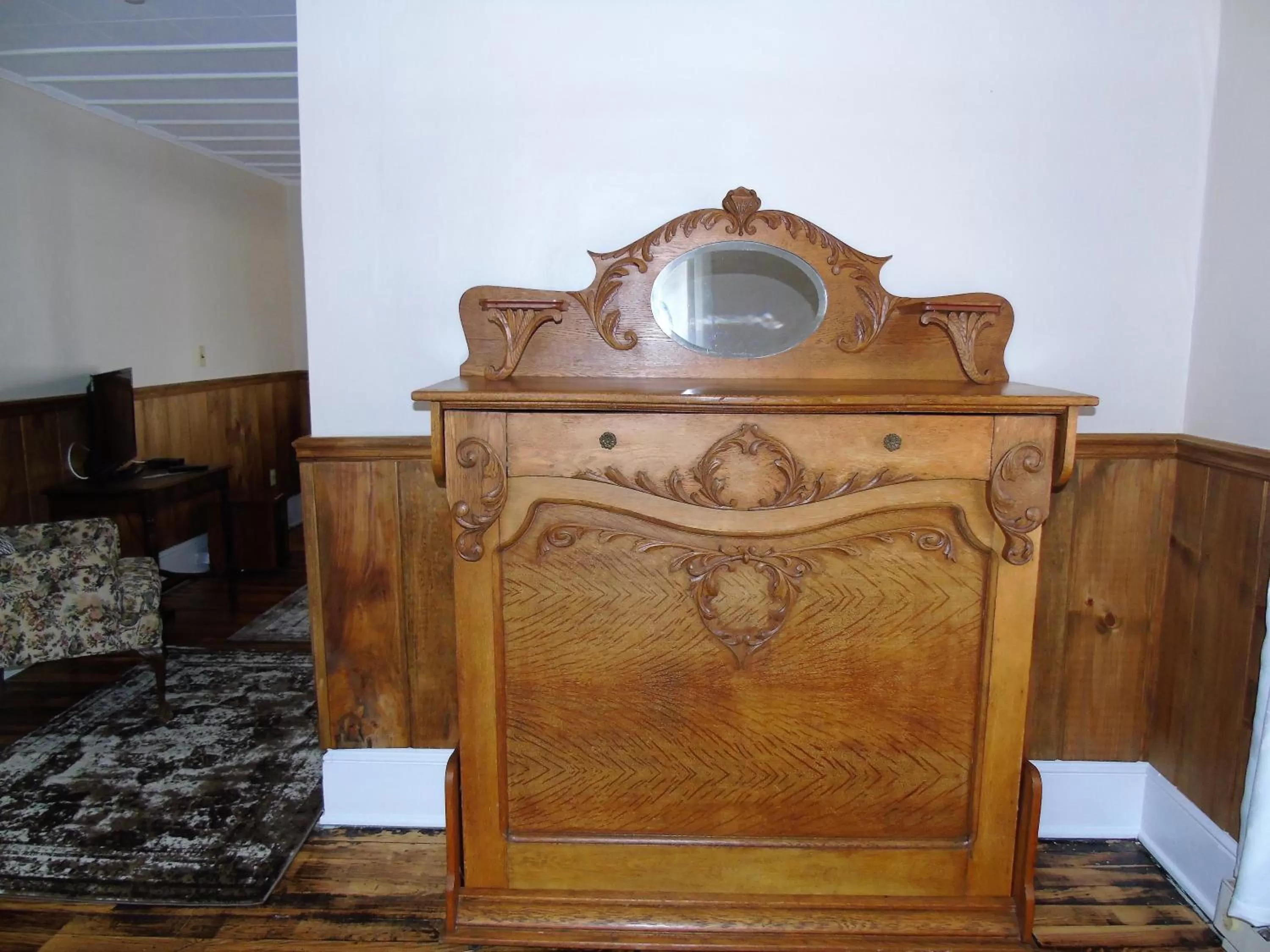 Seating area in The Charleston Inn