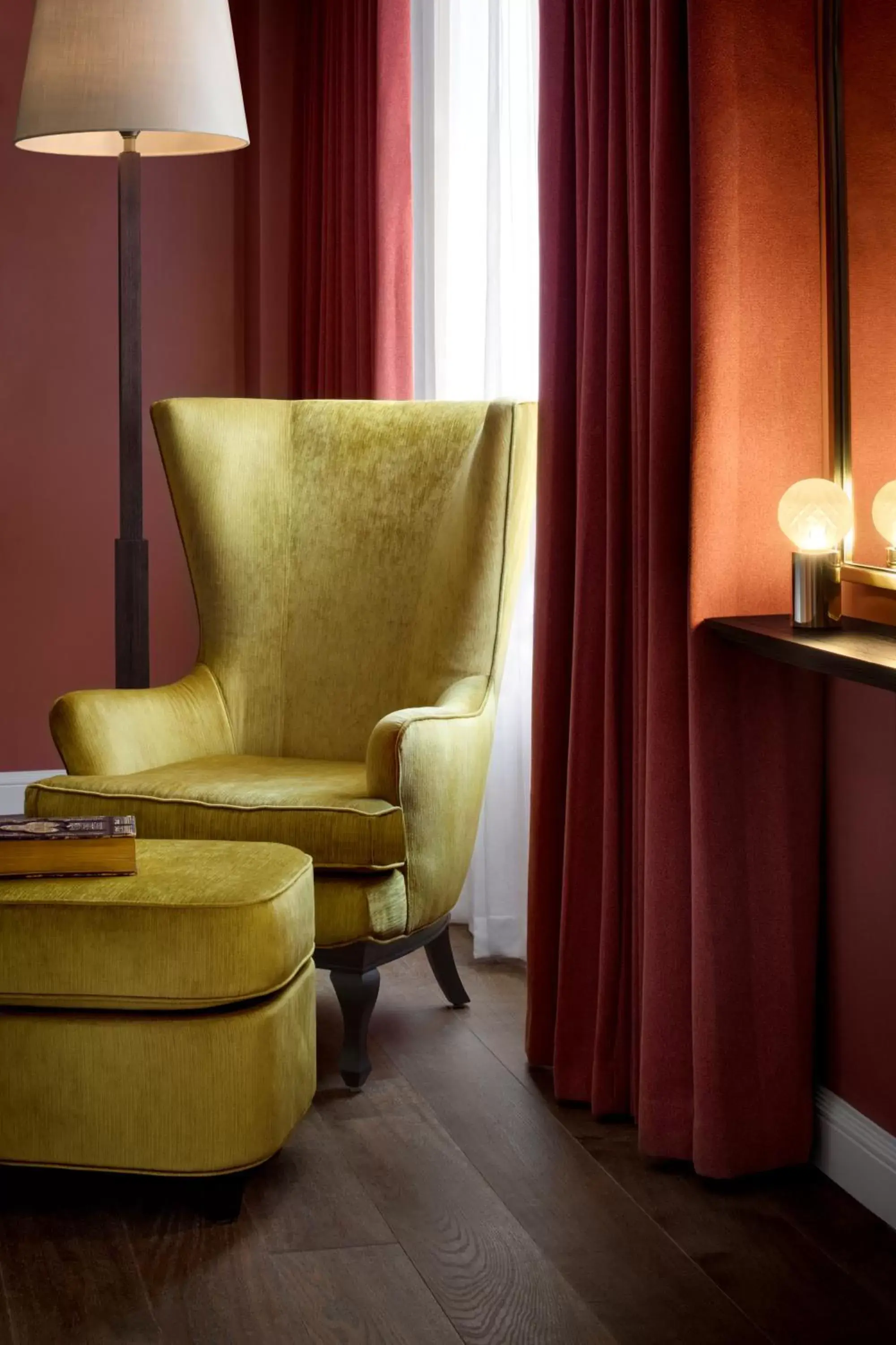 Suite with Garden View in Riggs Washington DC Suite with Garden View in Riggs Washington DC