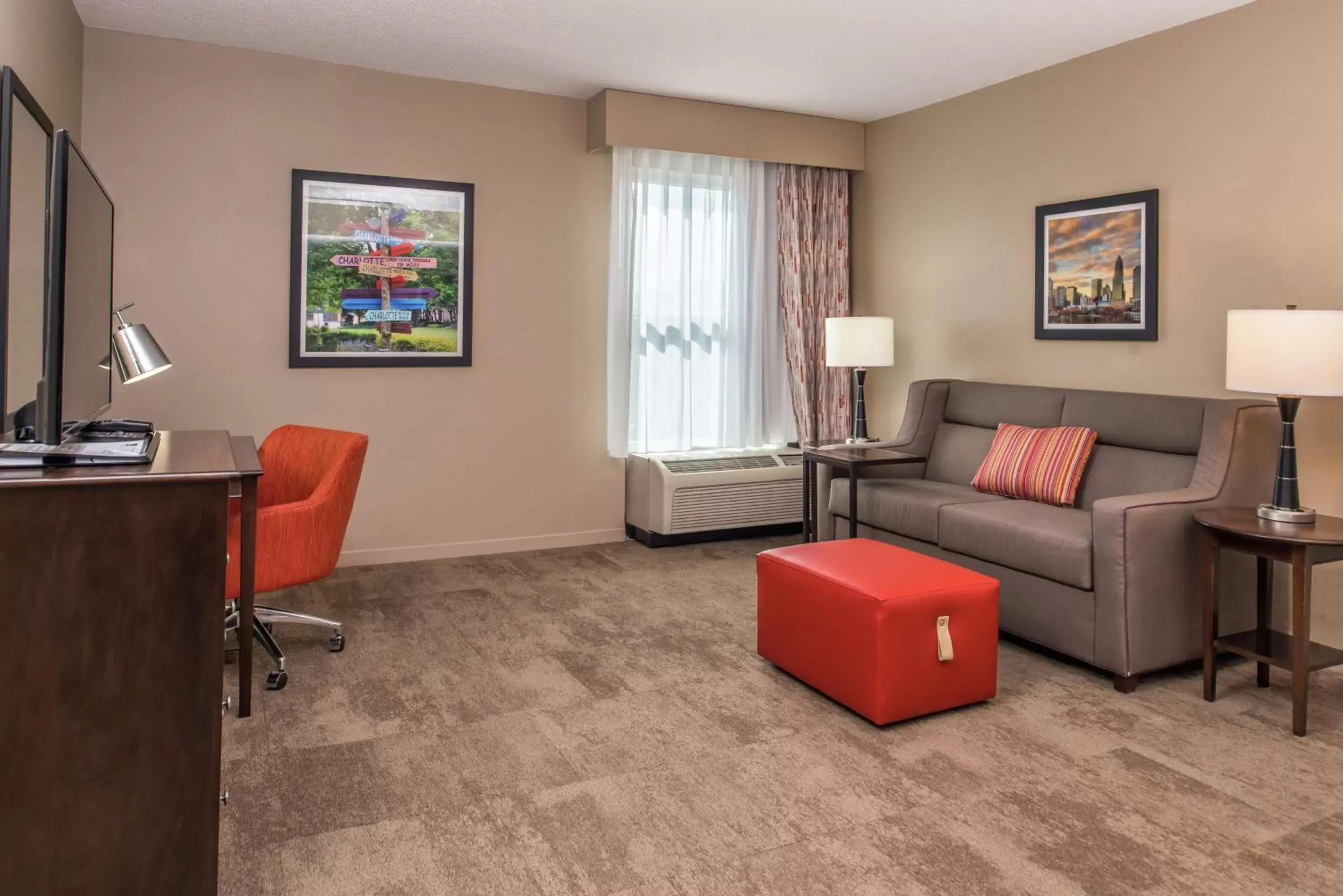 Living room, Seating Area in Hampton Inn & Suites Charlotte Arrowood