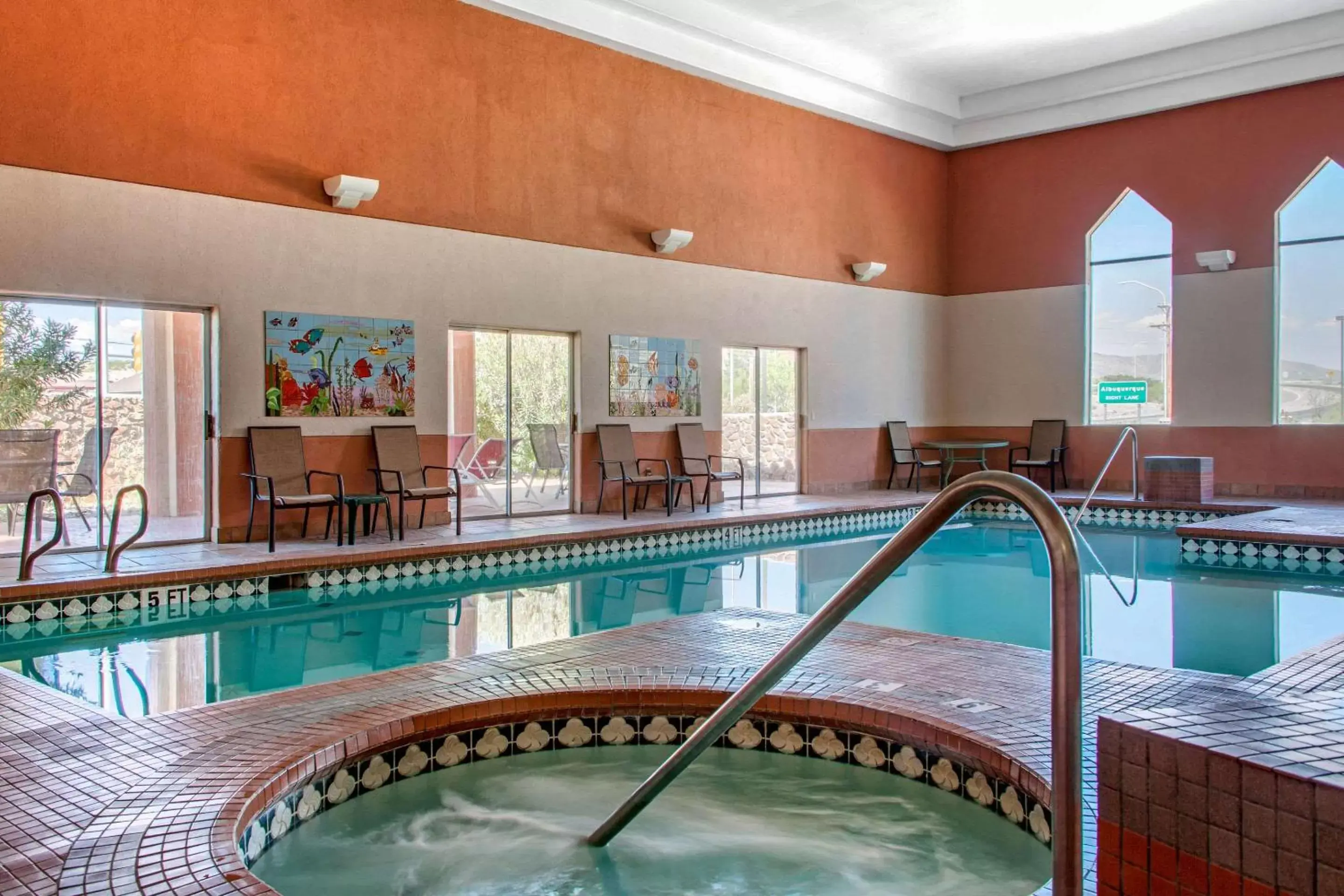 Hot Tub, Swimming Pool in Comfort Inn & Suites I-25 near Spaceport America