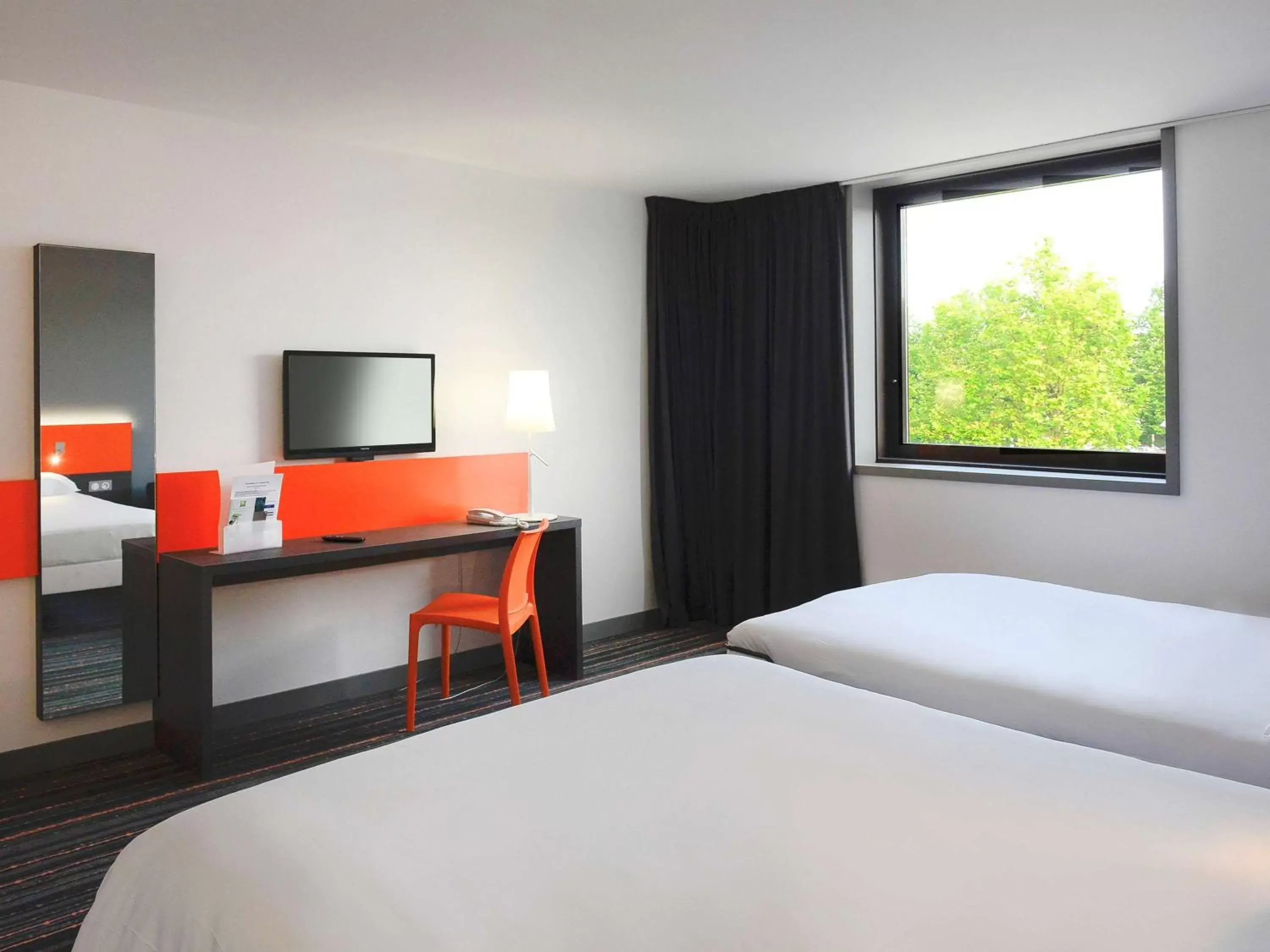 Photo of the whole room, Bed in ibis Styles Caen centre gare