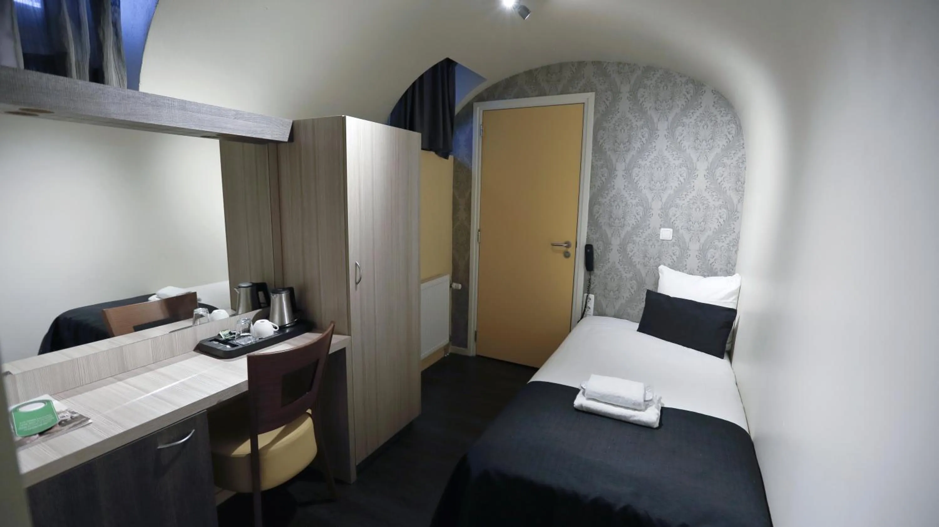 Bed in City Hotel Amsterdam