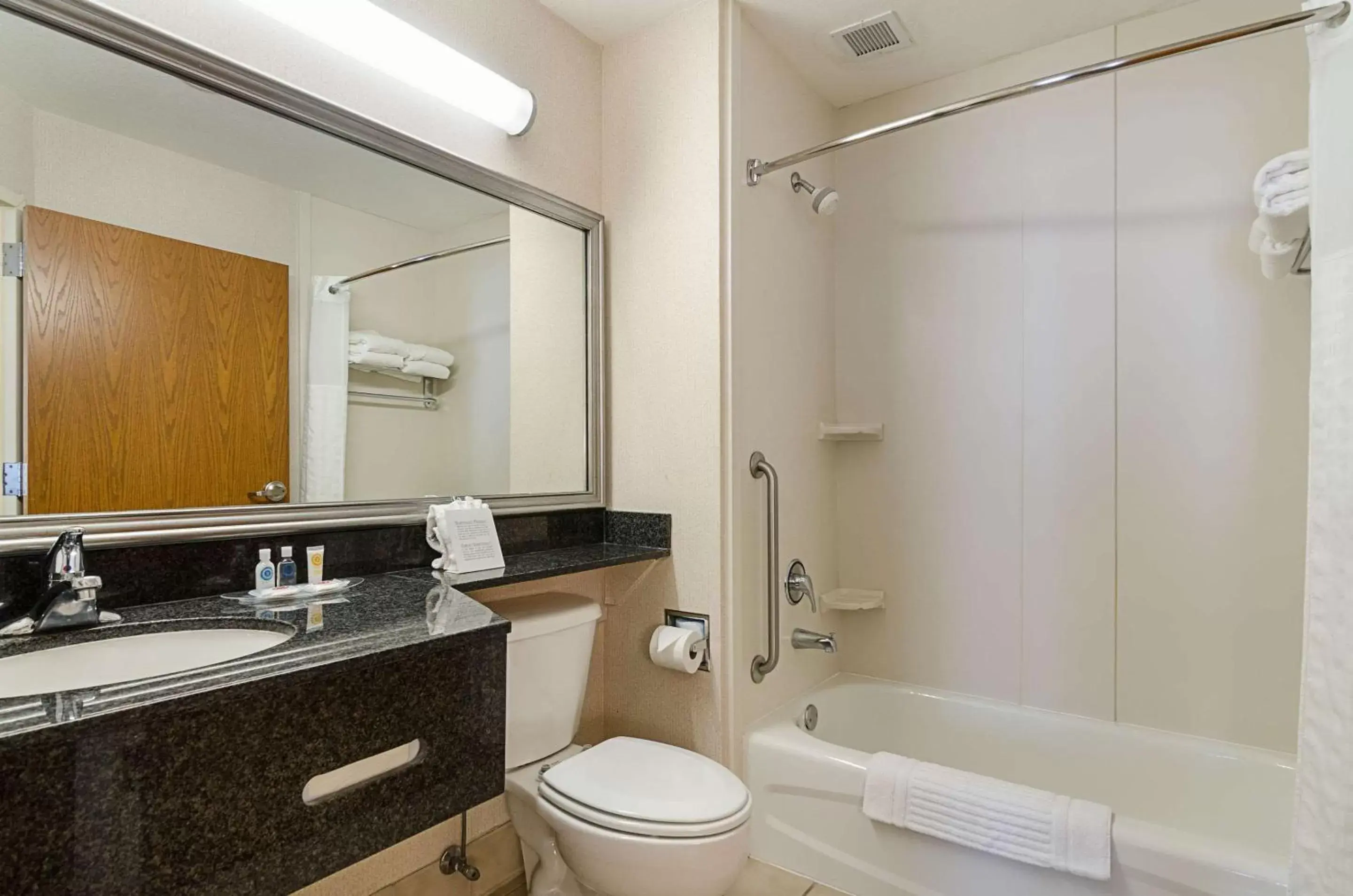 Bathroom in Quality Suites