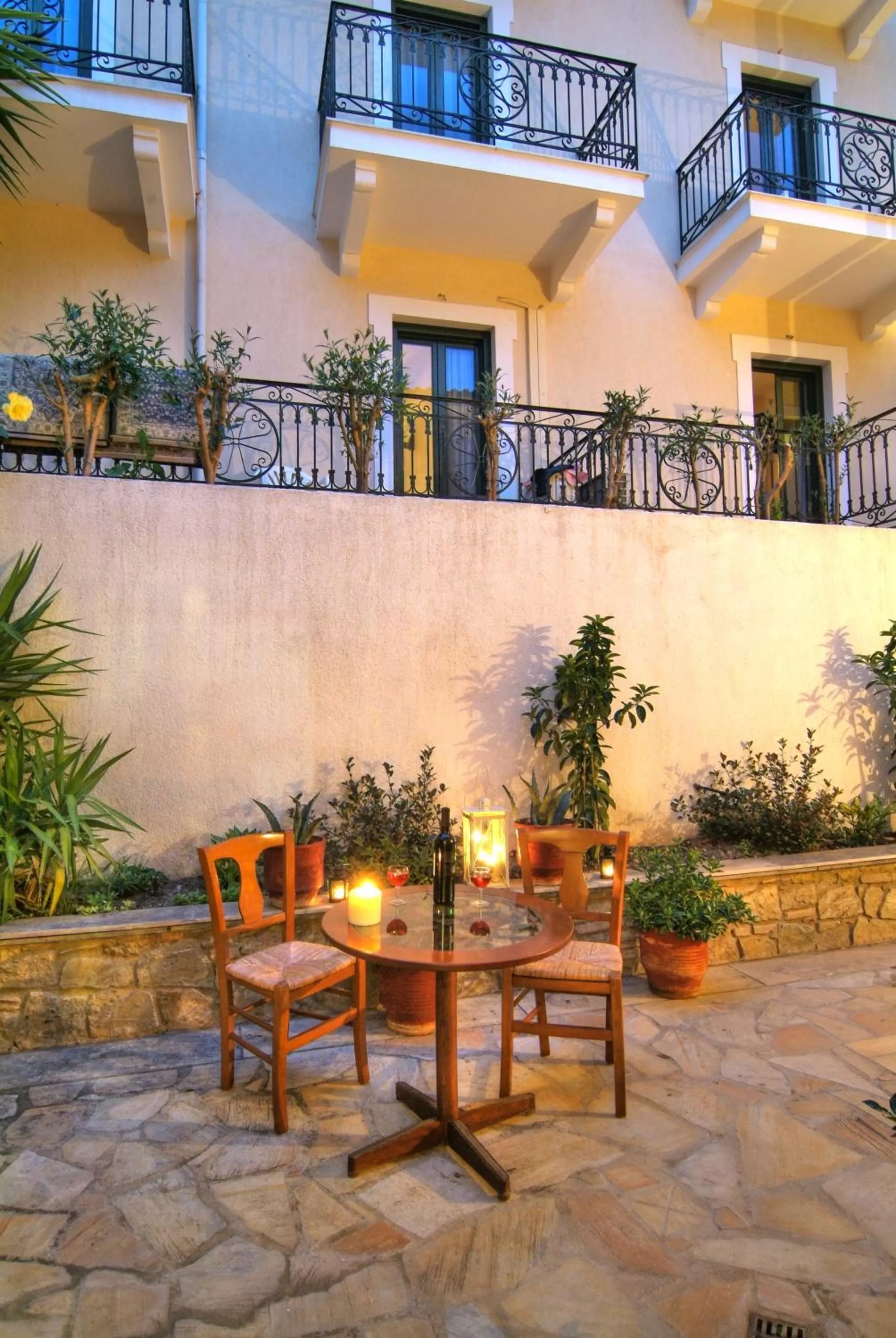 Facade/entrance in Artemis Hotel