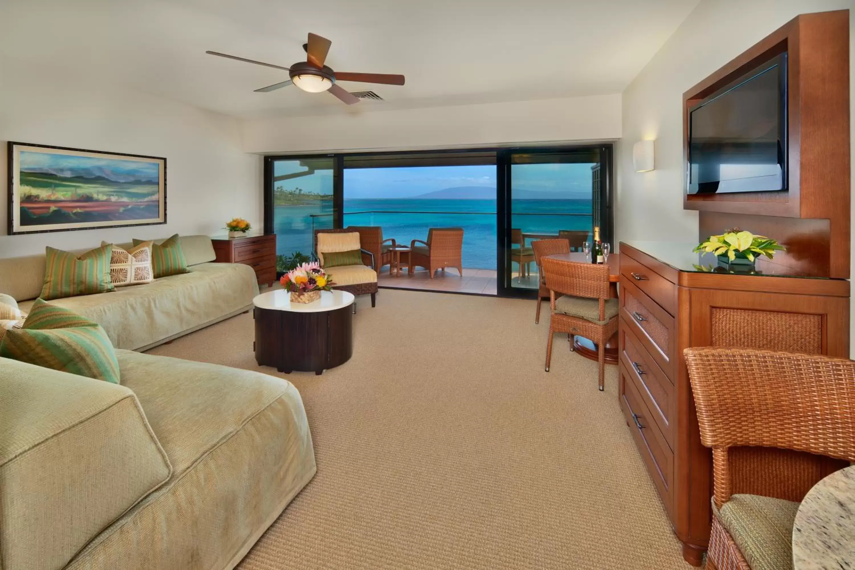 Living room, Seating Area in Napili Kai Beach Resort