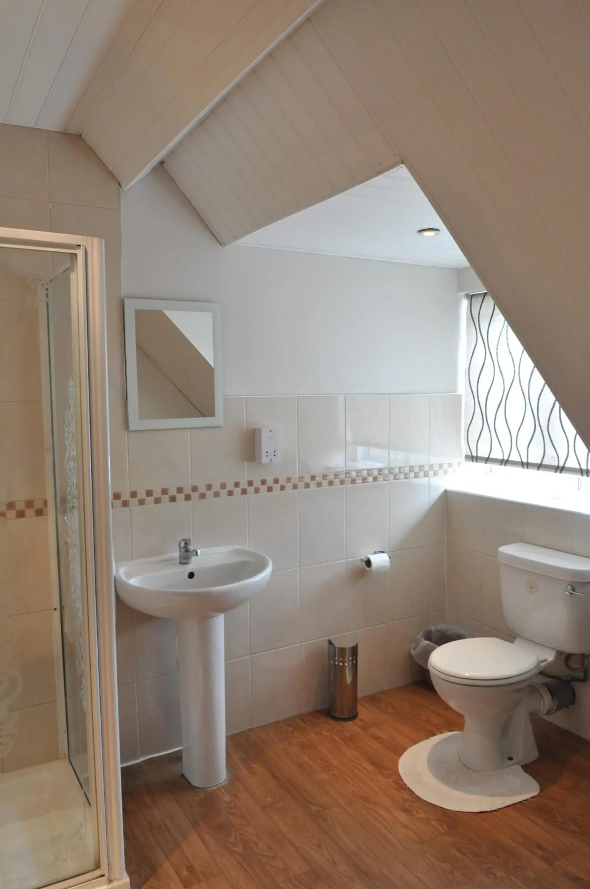 Bathroom in Debden Guest House