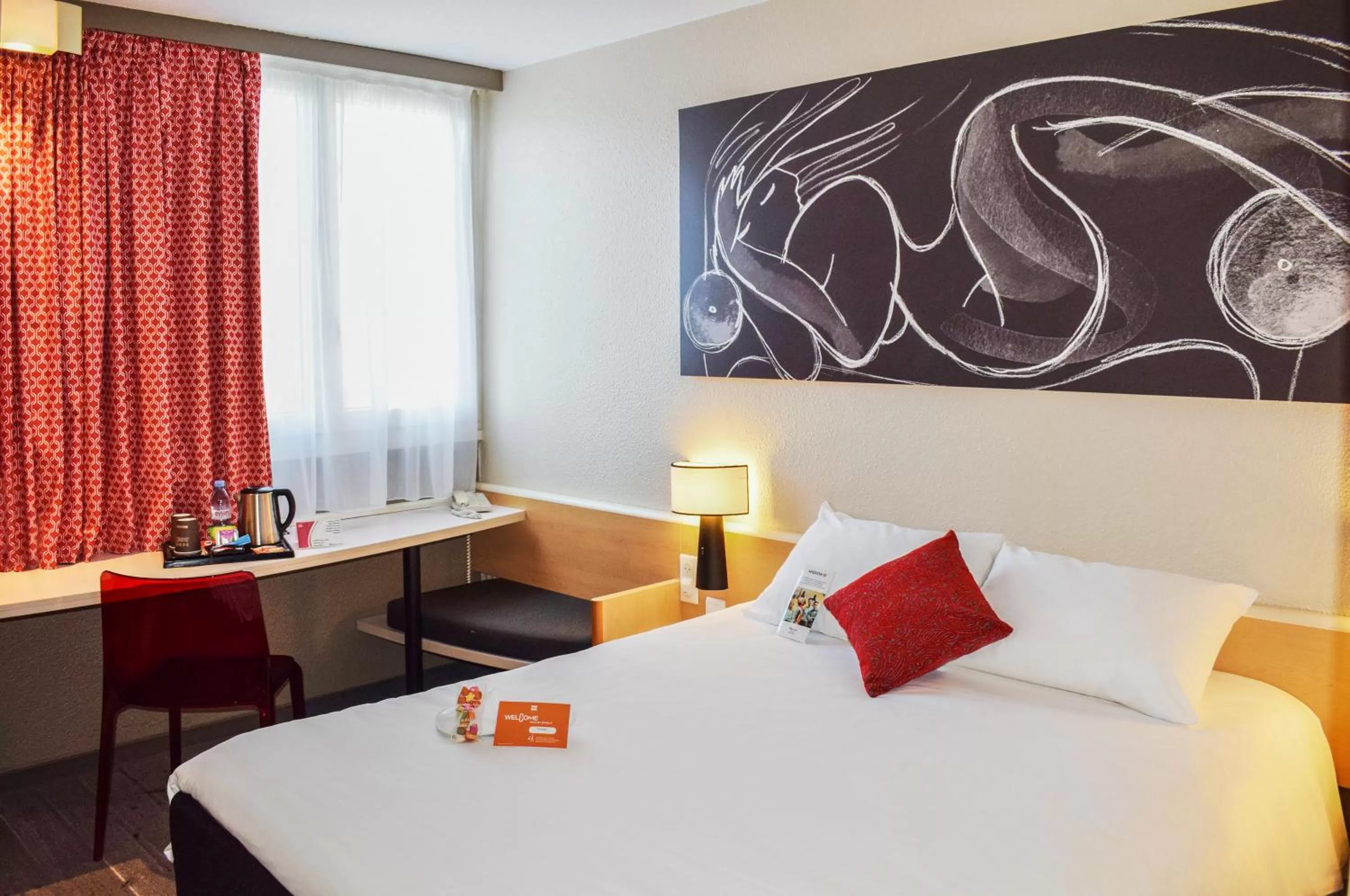 Photo of the whole room, Bed in ibis Tours Nord