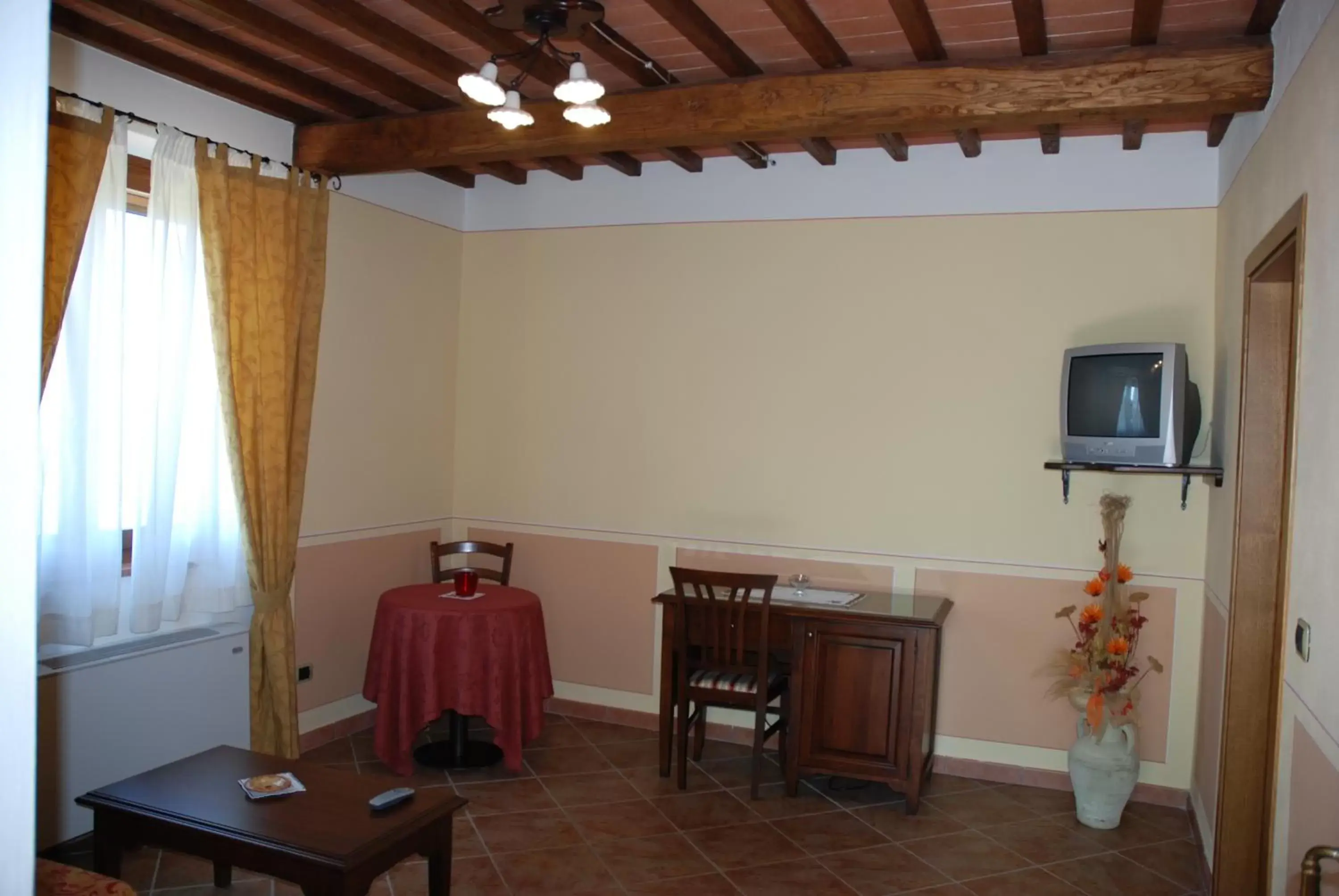 Living room, TV/Entertainment Center in Albergo La Foresteria