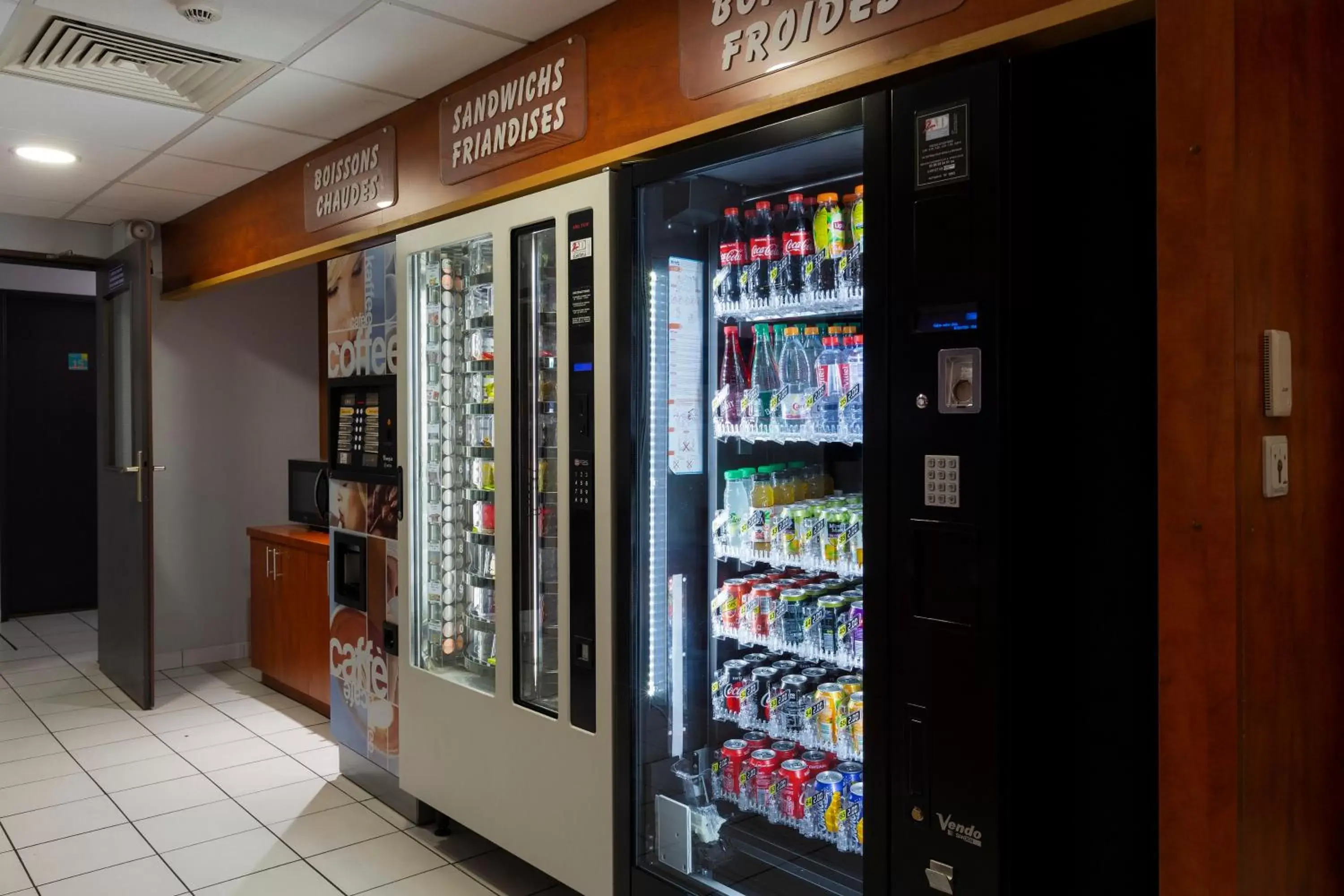 vending machine, Supermarket/Shops in B&B HOTEL Colmar Lumière