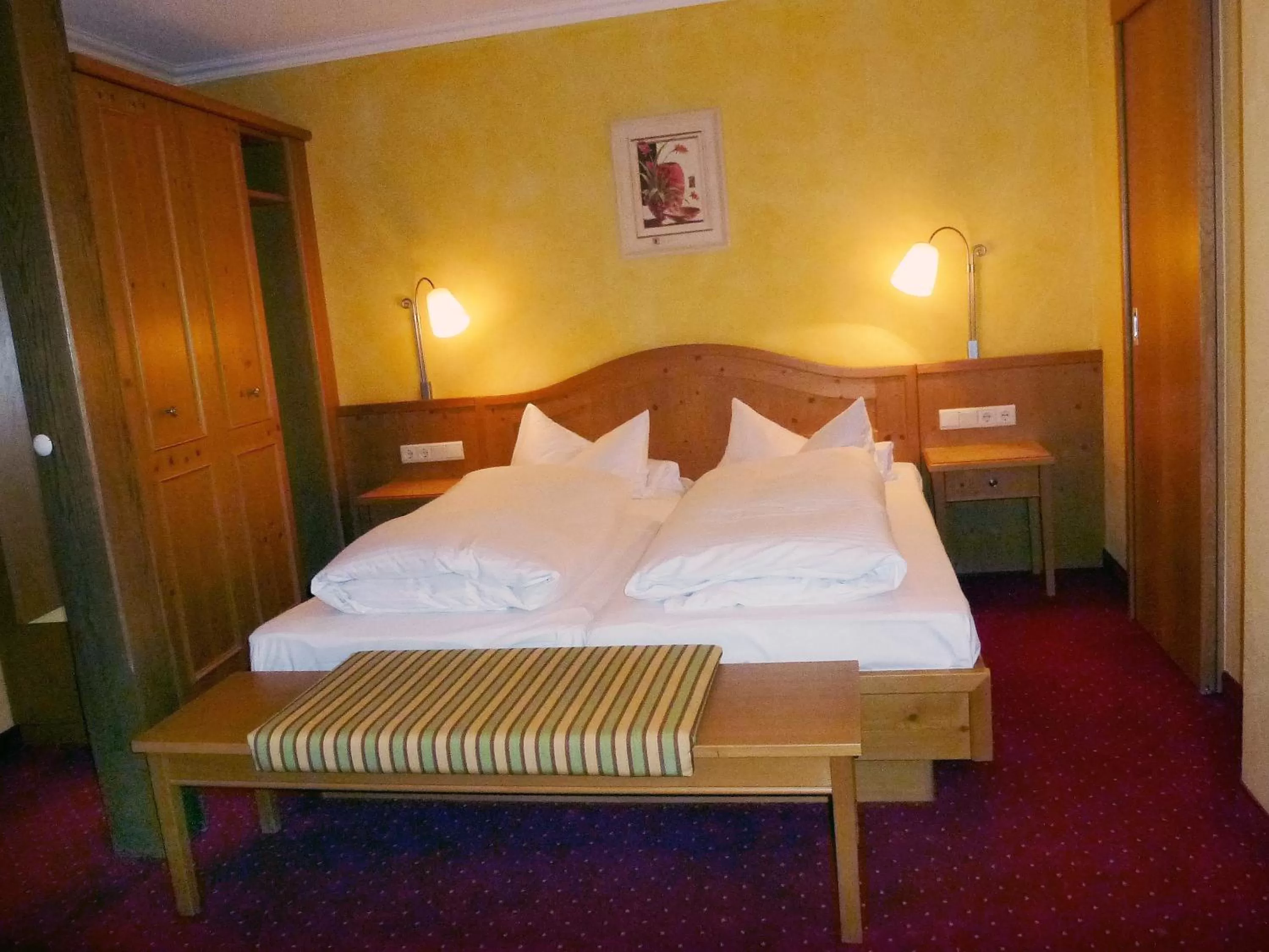 Photo of the whole room, Bed in Gasthof Hotel Reif