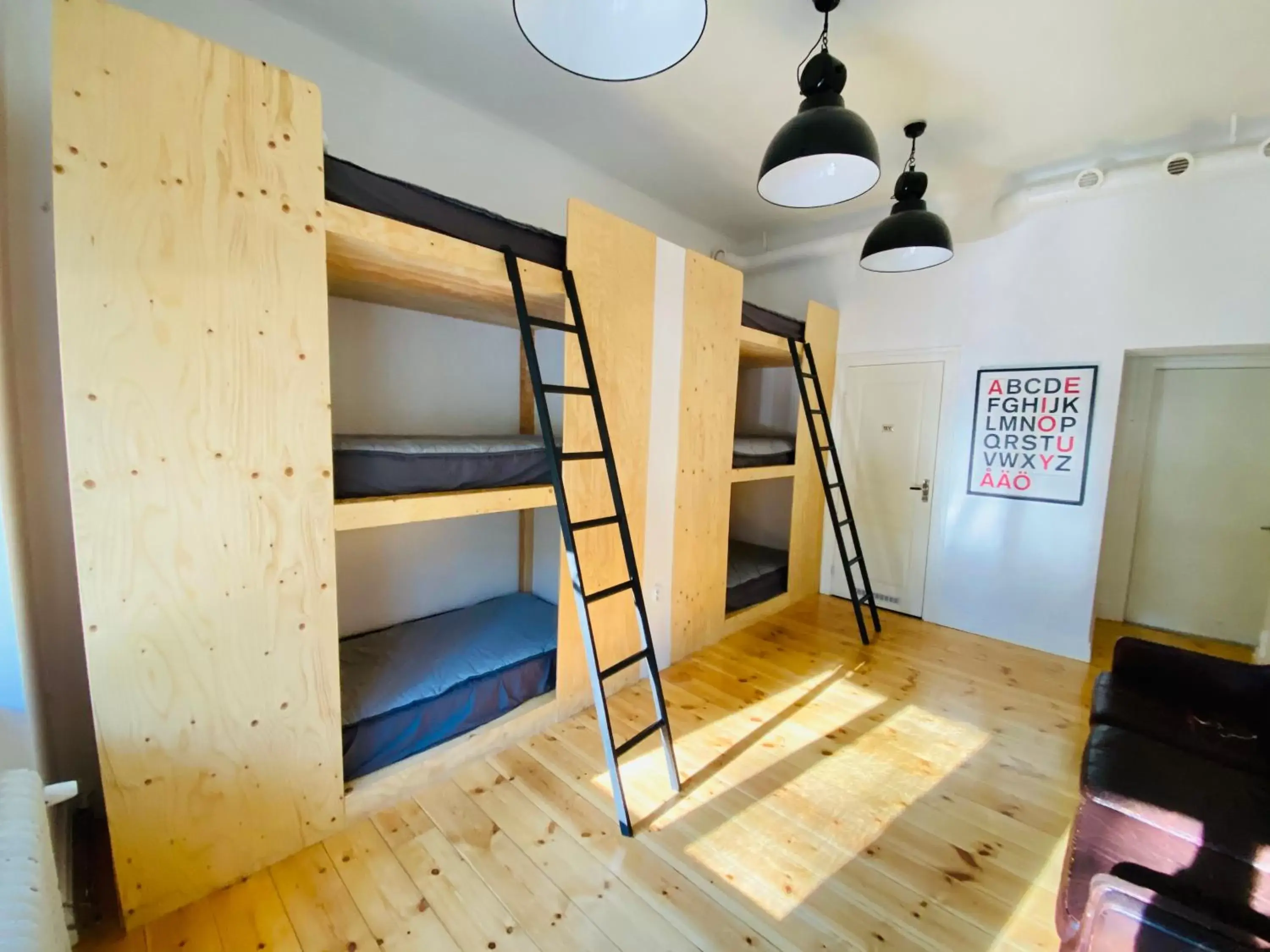 Shower, Bunk Bed in City Backpackers Hostel