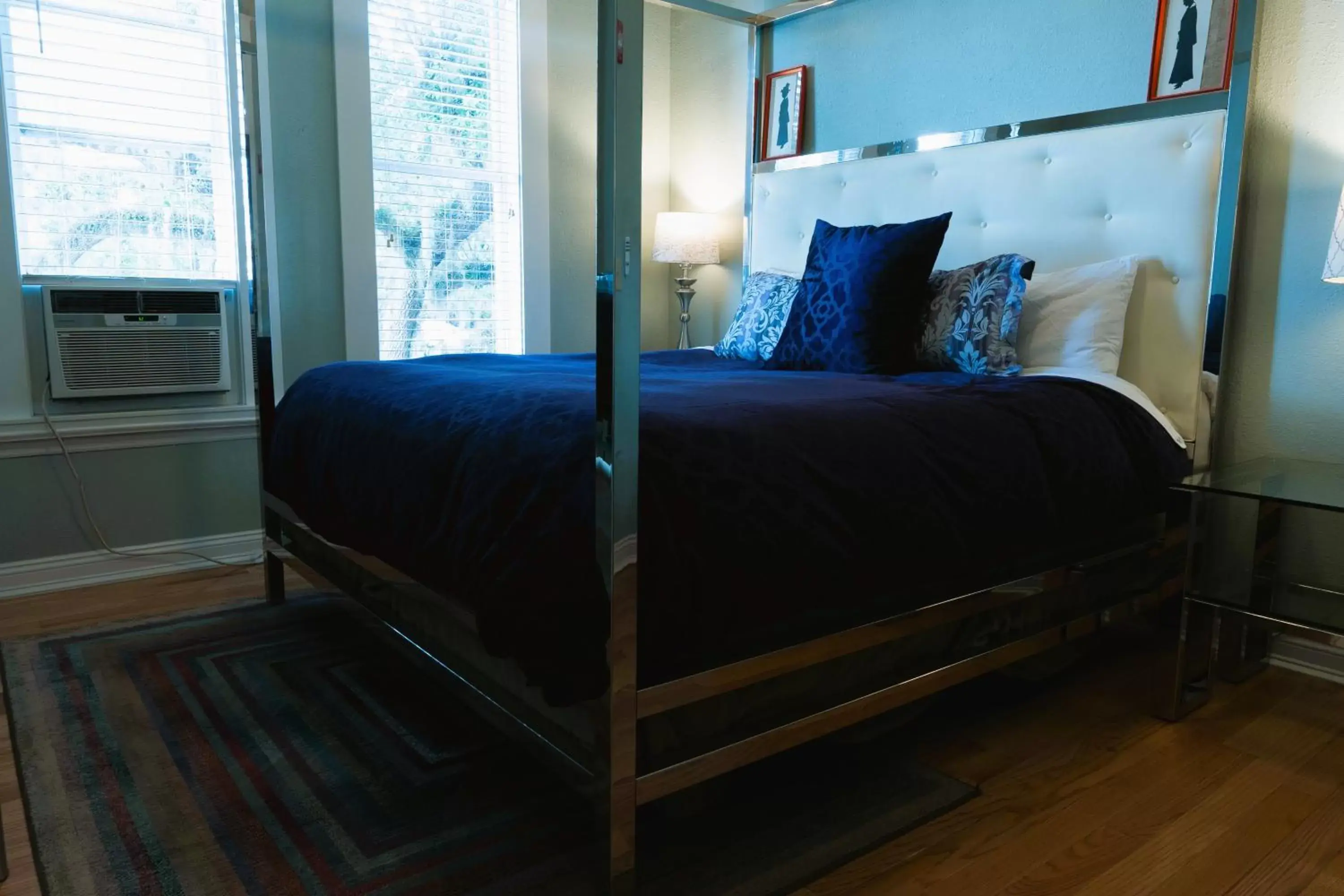 Bedroom, Bed in Oak Park Inn