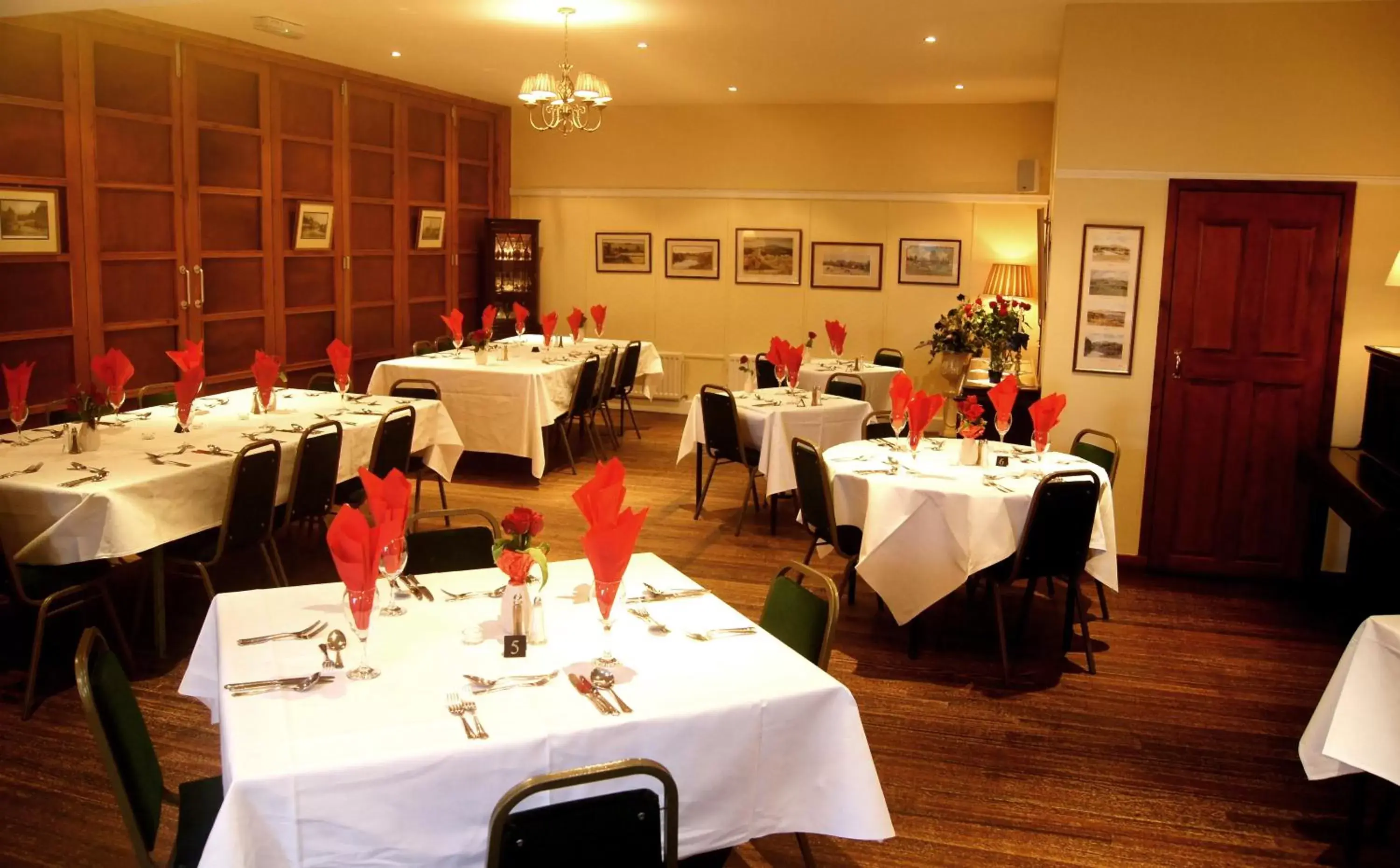 Restaurant/Places to Eat in Auld Cross Keys Inn