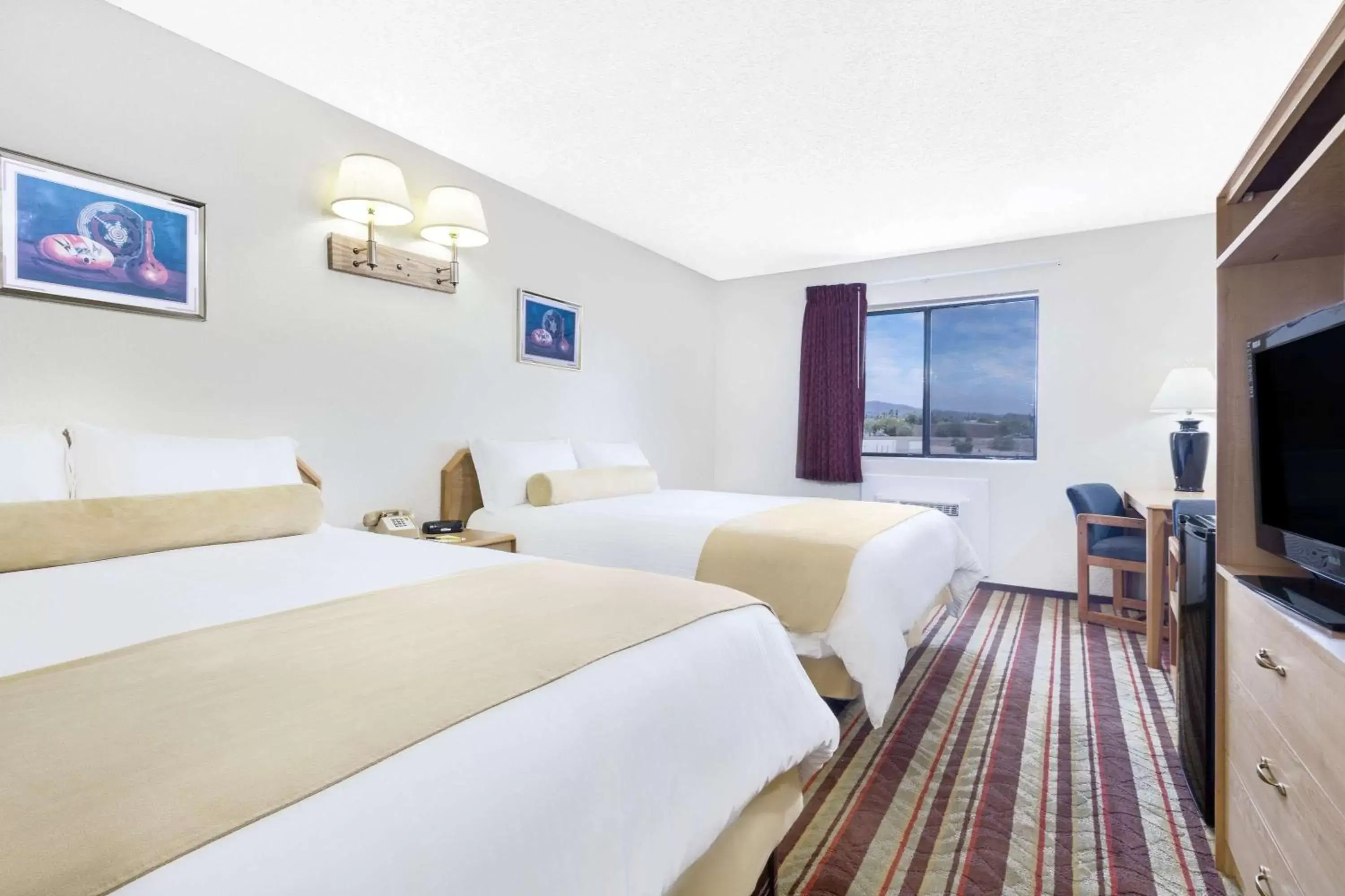 Photo of the whole room, Bed in Super 8 by Wyndham Lake Havasu City