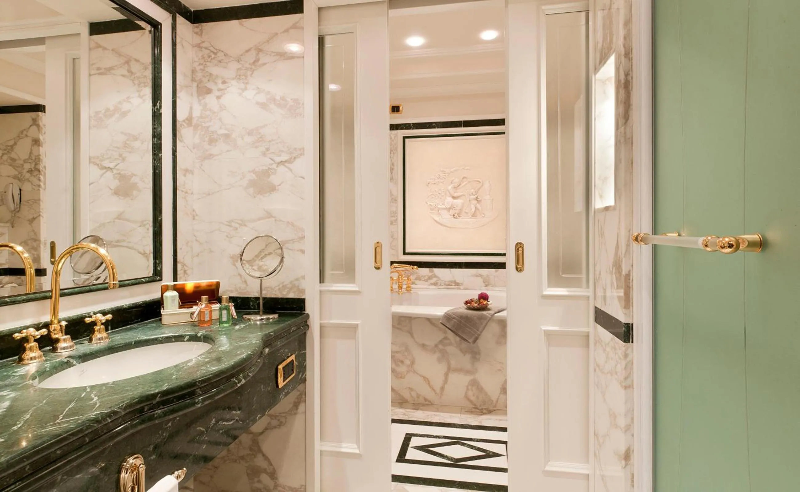 Bathroom in Grand Hotel Dino