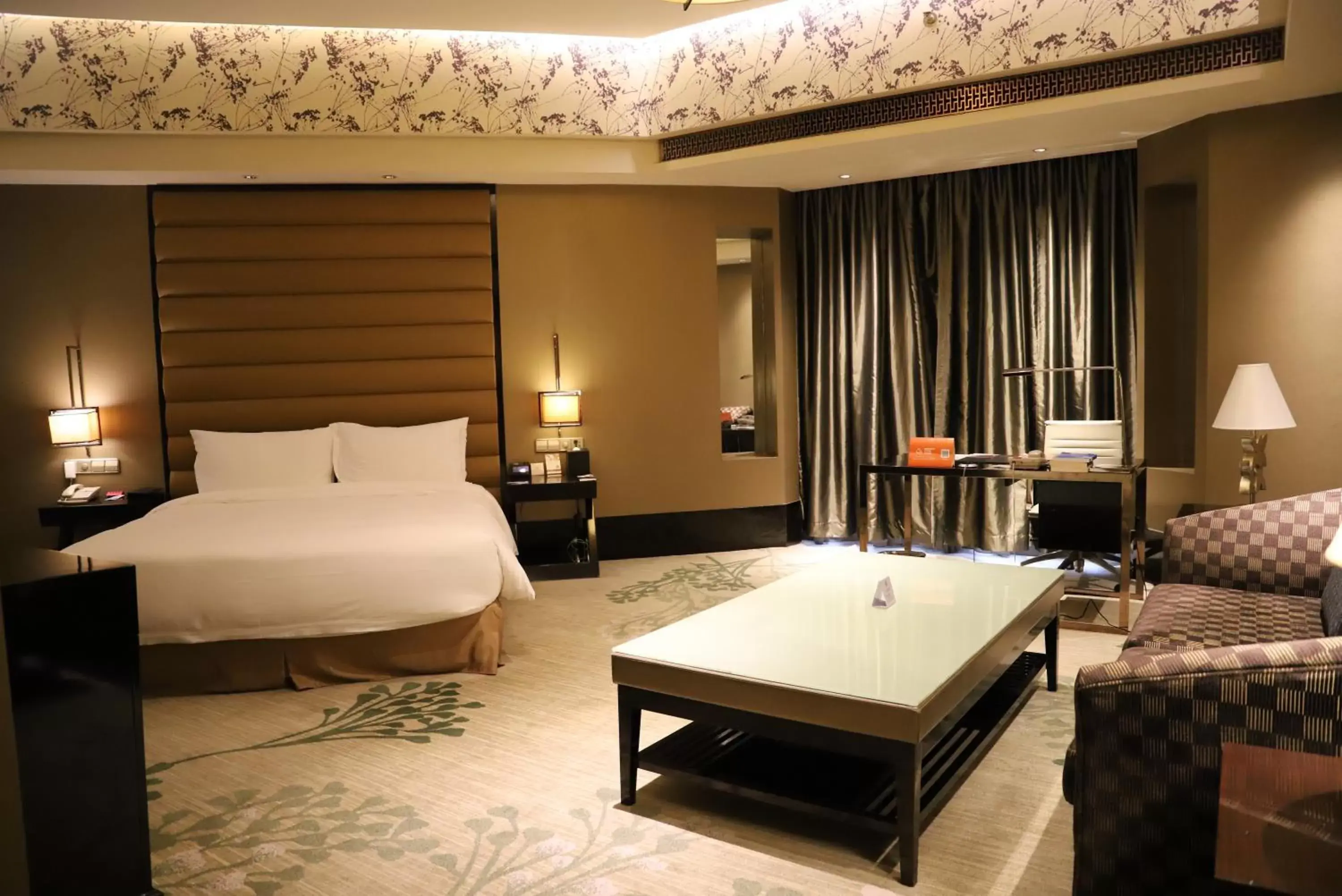 Photo of the whole room, Bed in Crowne Plaza Hefei, an IHG Hotel