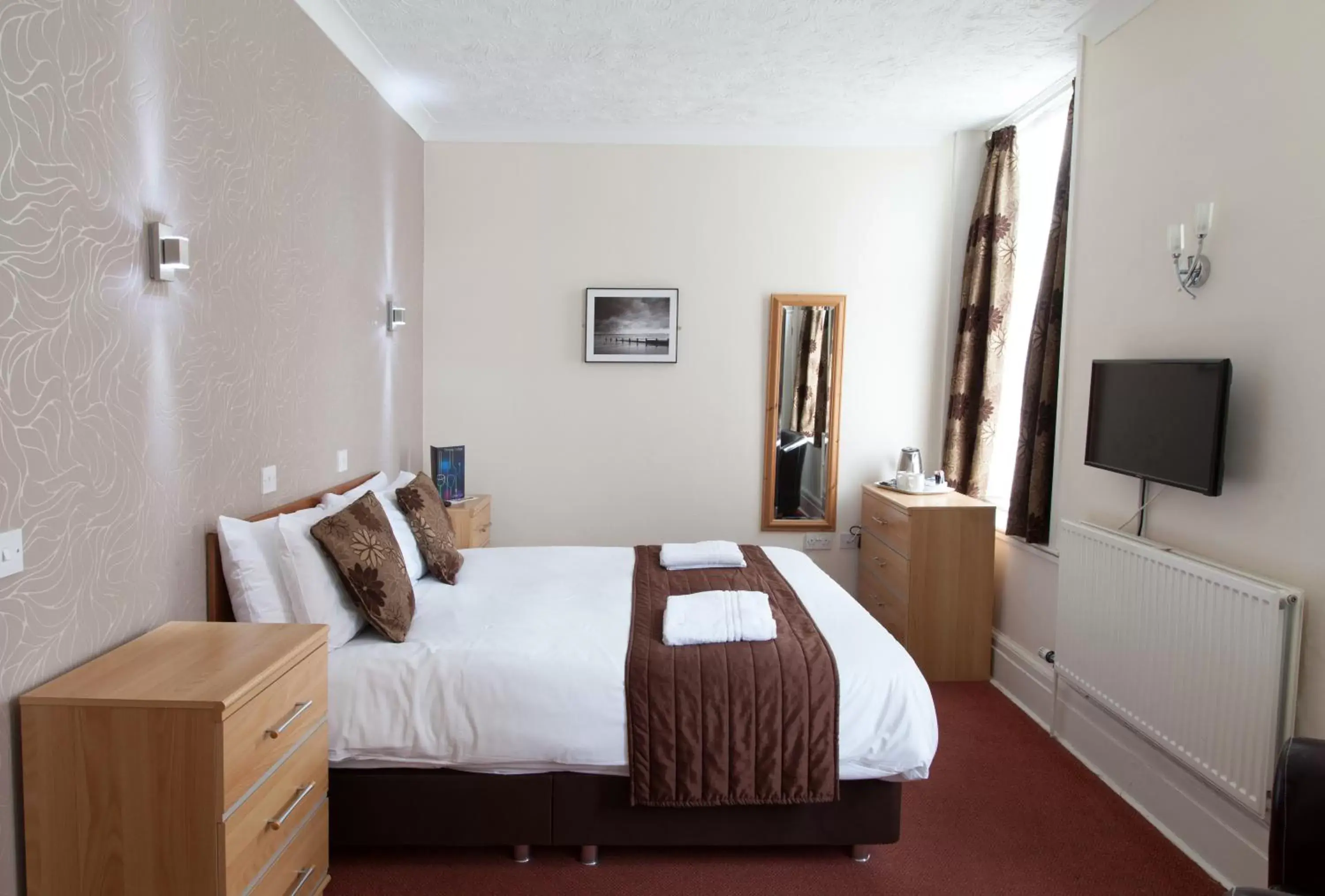 Bedroom, Room Photo in Marine Lodge