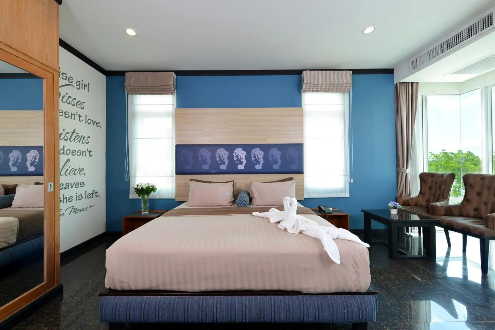 Bed in The River Scene Bed in The River Scene