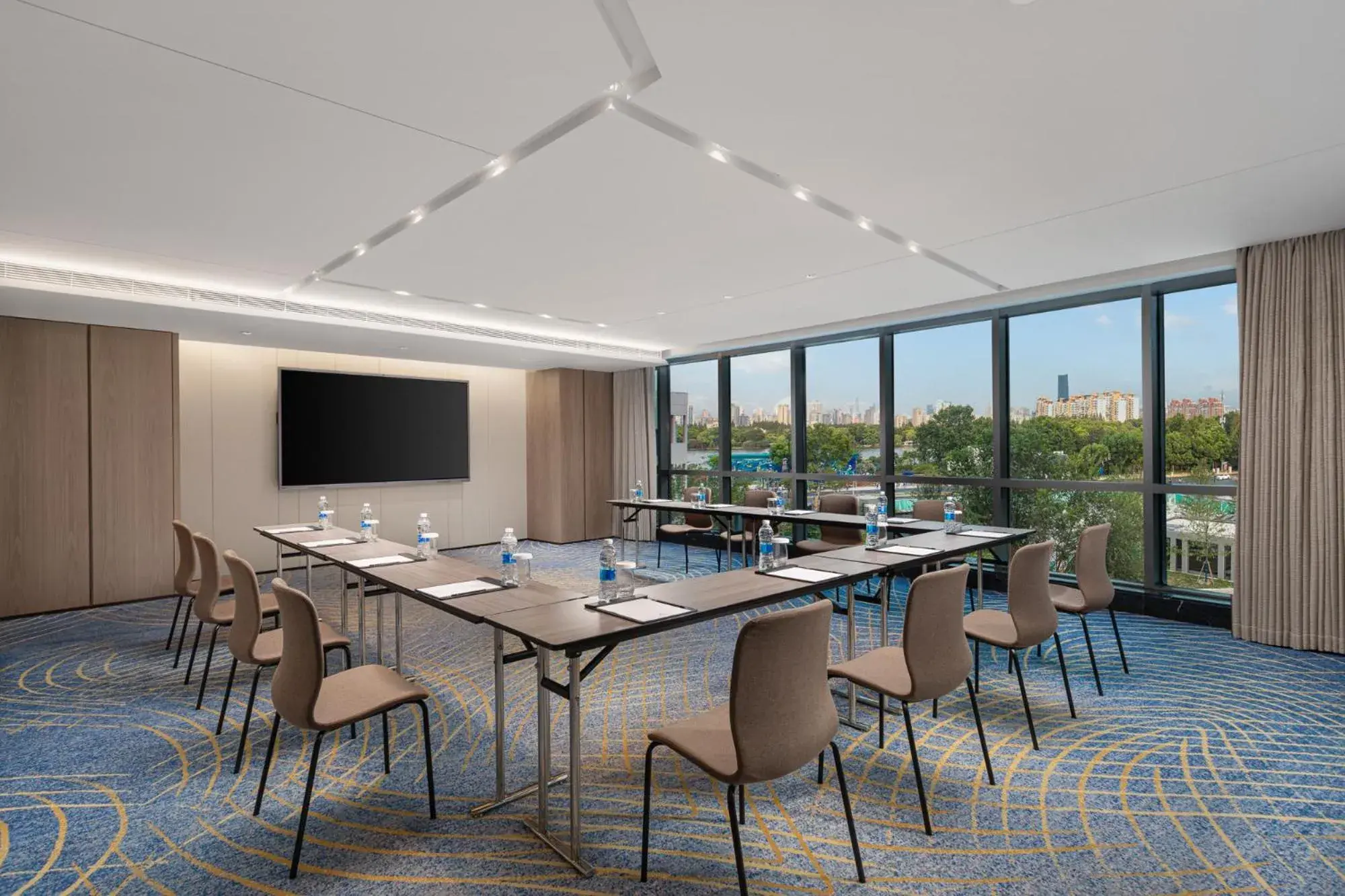 Meeting/conference room in HUALUXE Shanghai Changfeng Park, an IHG Hotel