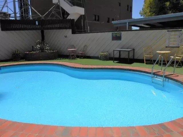 Swimming Pool in Travellers Rest Motor Inn Swan Hill