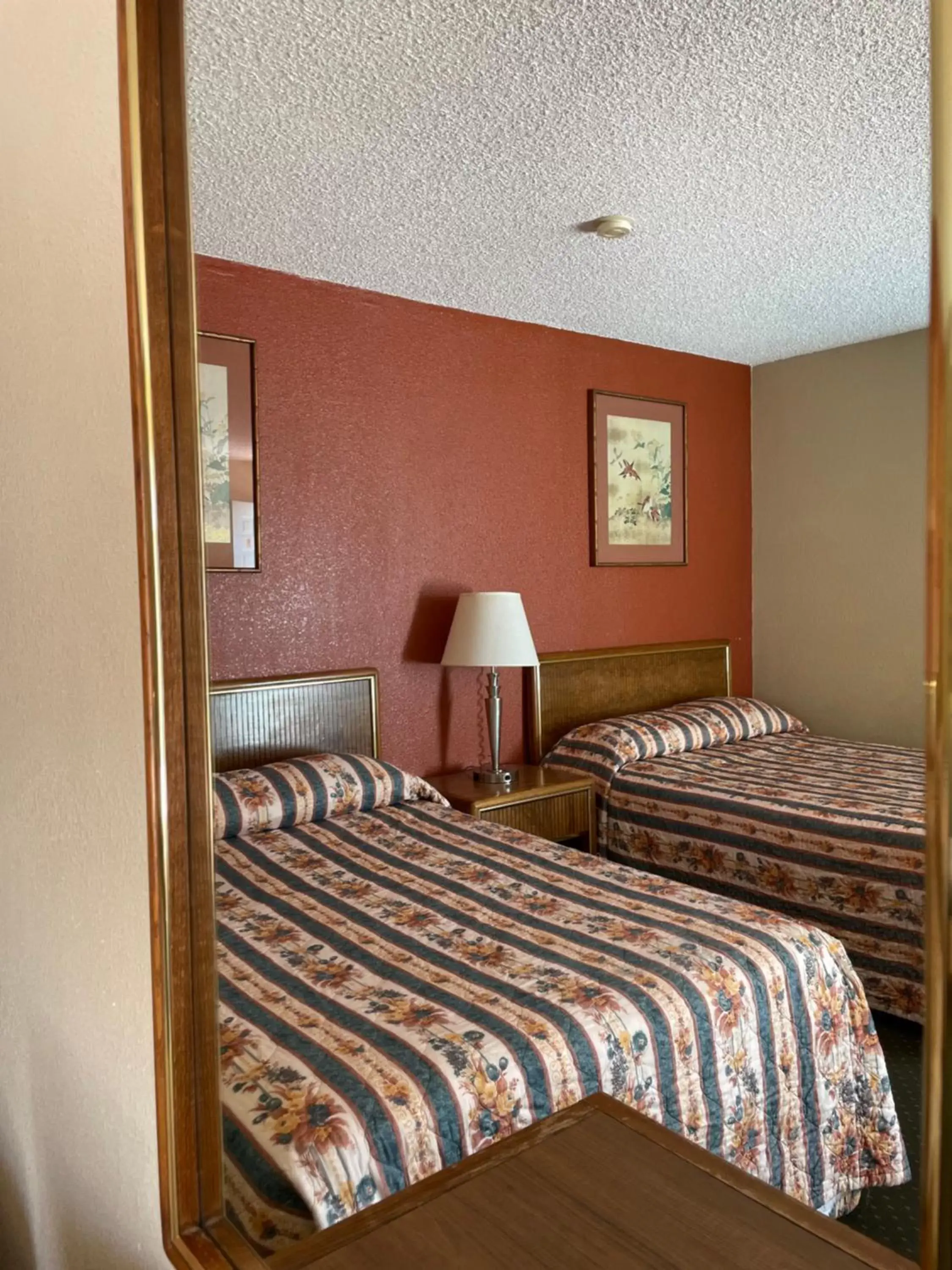 Bed in Howard Johnson by Wyndham Ridgecrest, CA