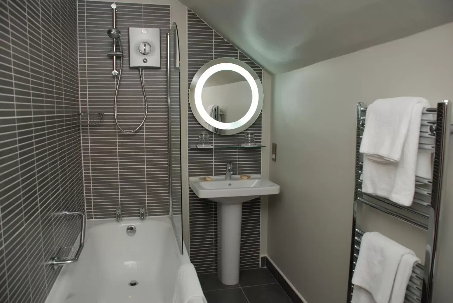 Bathroom in Kirklands Hotel