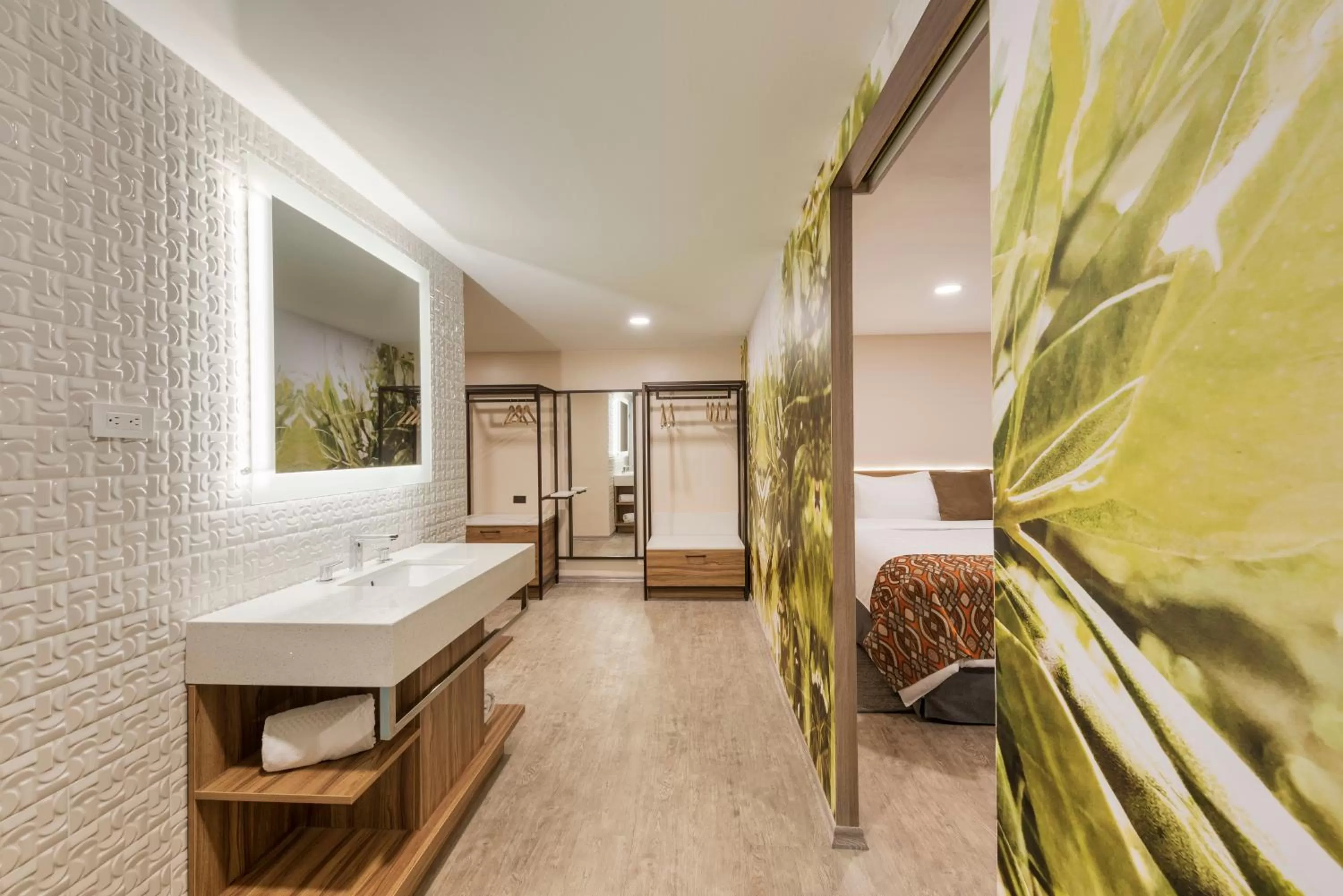 Bedroom, Bed in Wyndham Garden Quito