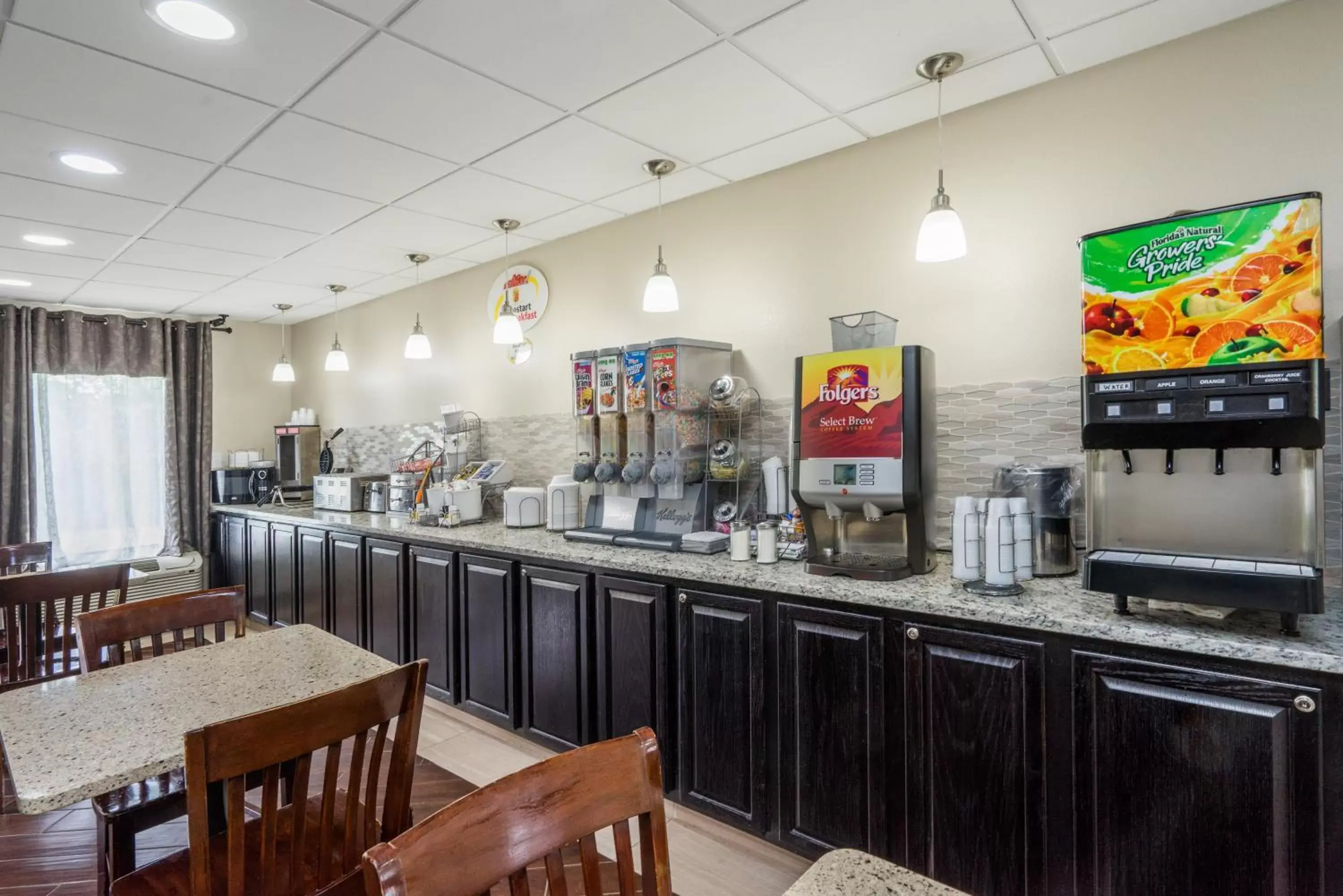 Coffee/tea facilities, Restaurant/Places to Eat in Super 8 by Wyndham Knoxville West/Farragut