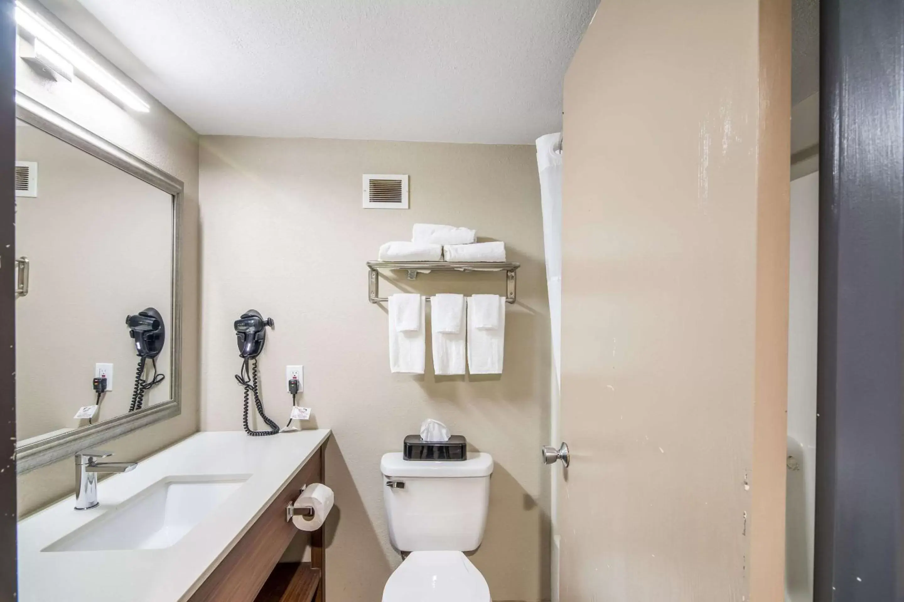 Bedroom, Bathroom in Quality Inn