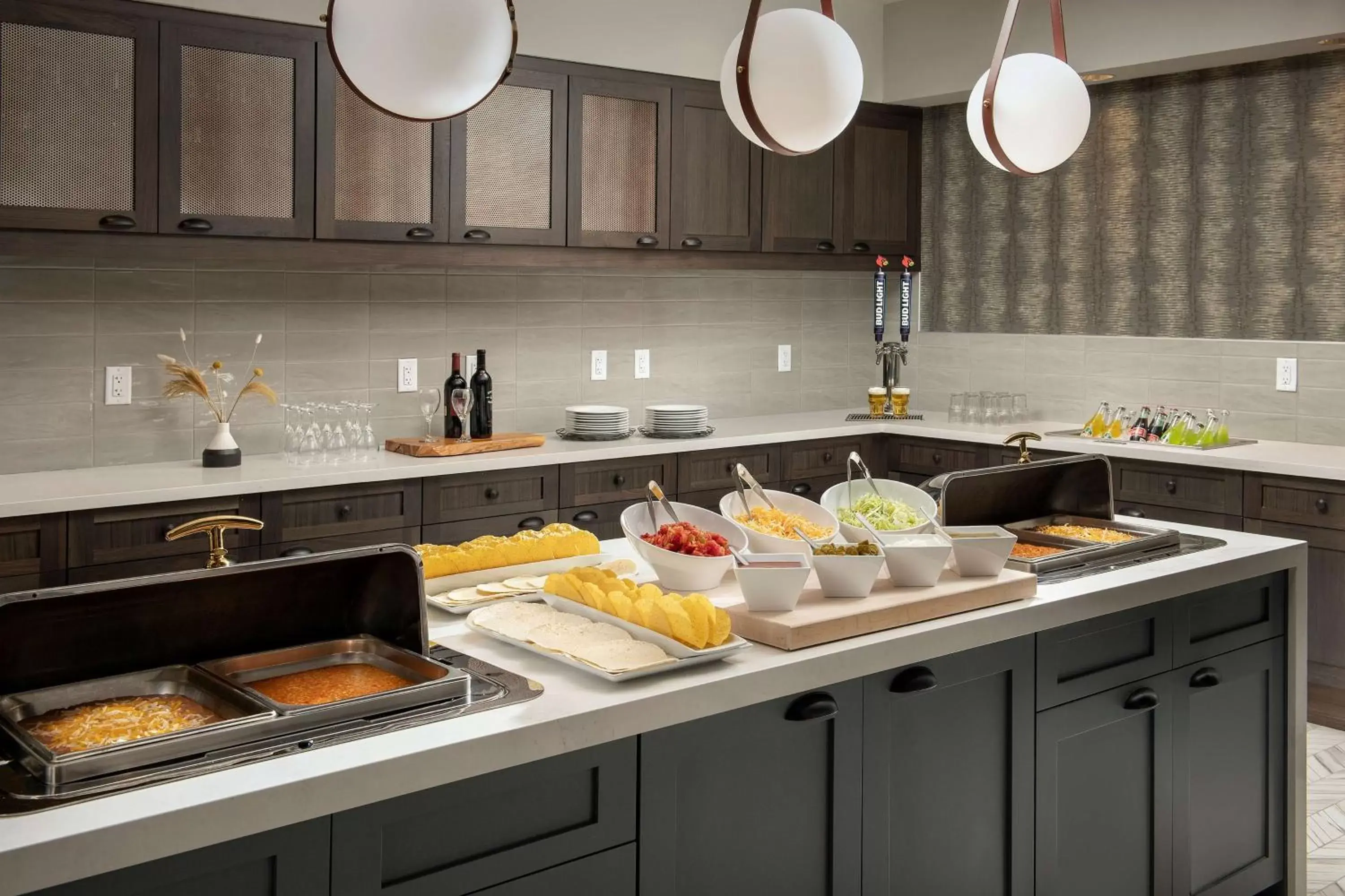 Dining area, Kitchen/Kitchenette in Homewood Suites By Hilton Louisville Airport