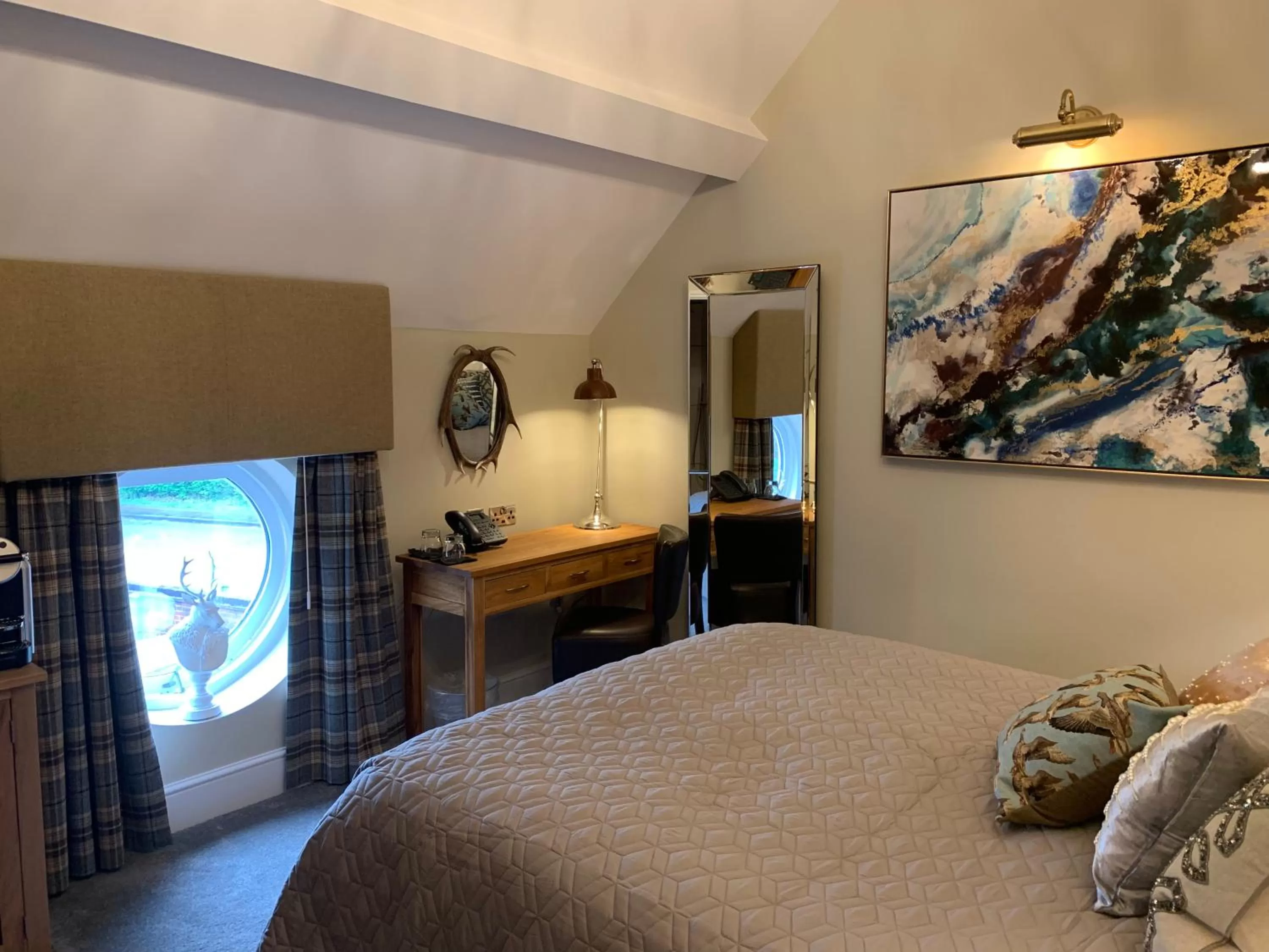 King Room in The Wheatsheaf Hotel, Sandbach