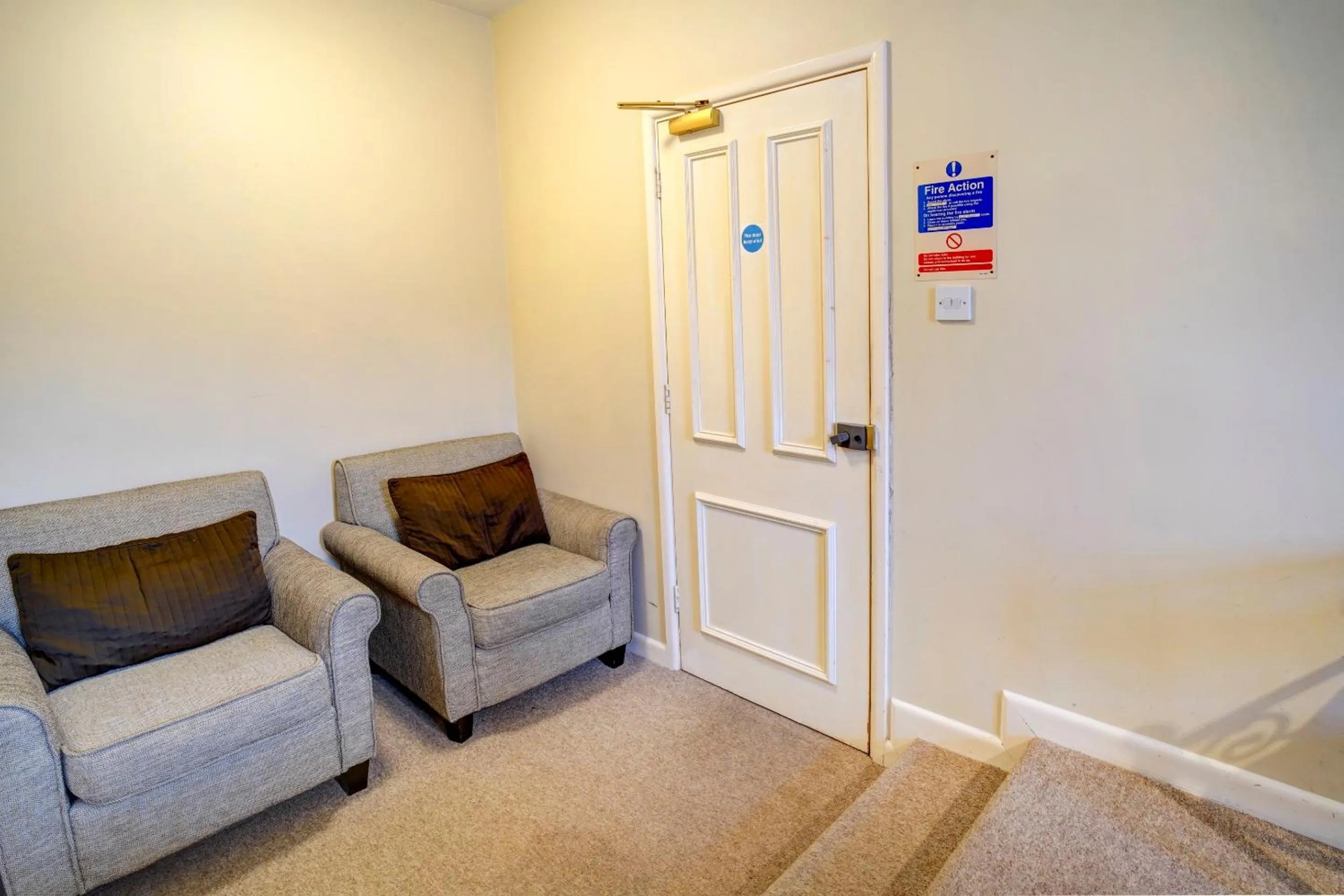 Bedroom in George & Dragon Inn