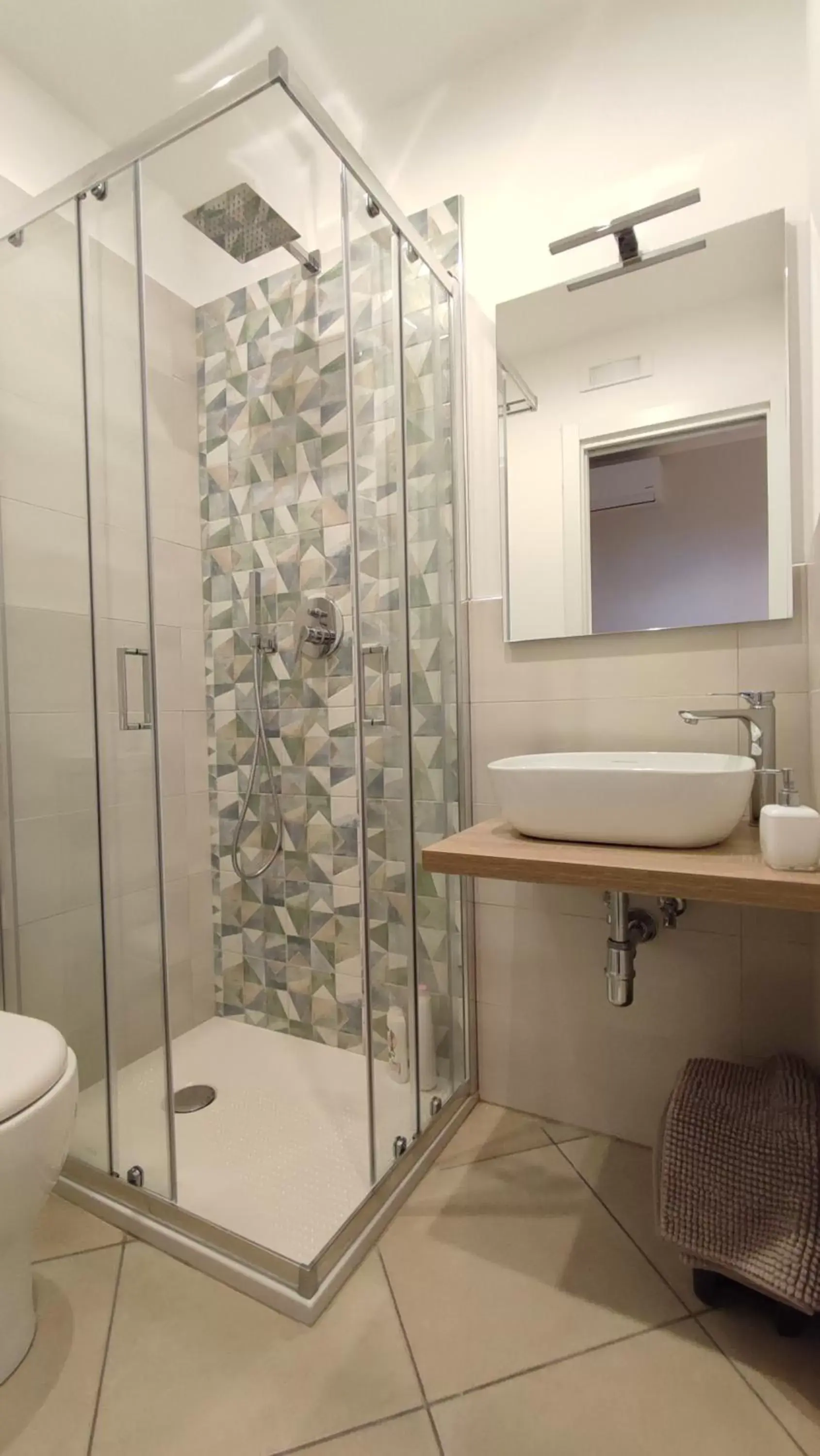 Shower, Bathroom in Villa Feluchia Tra Il Mare E Il Vulcano