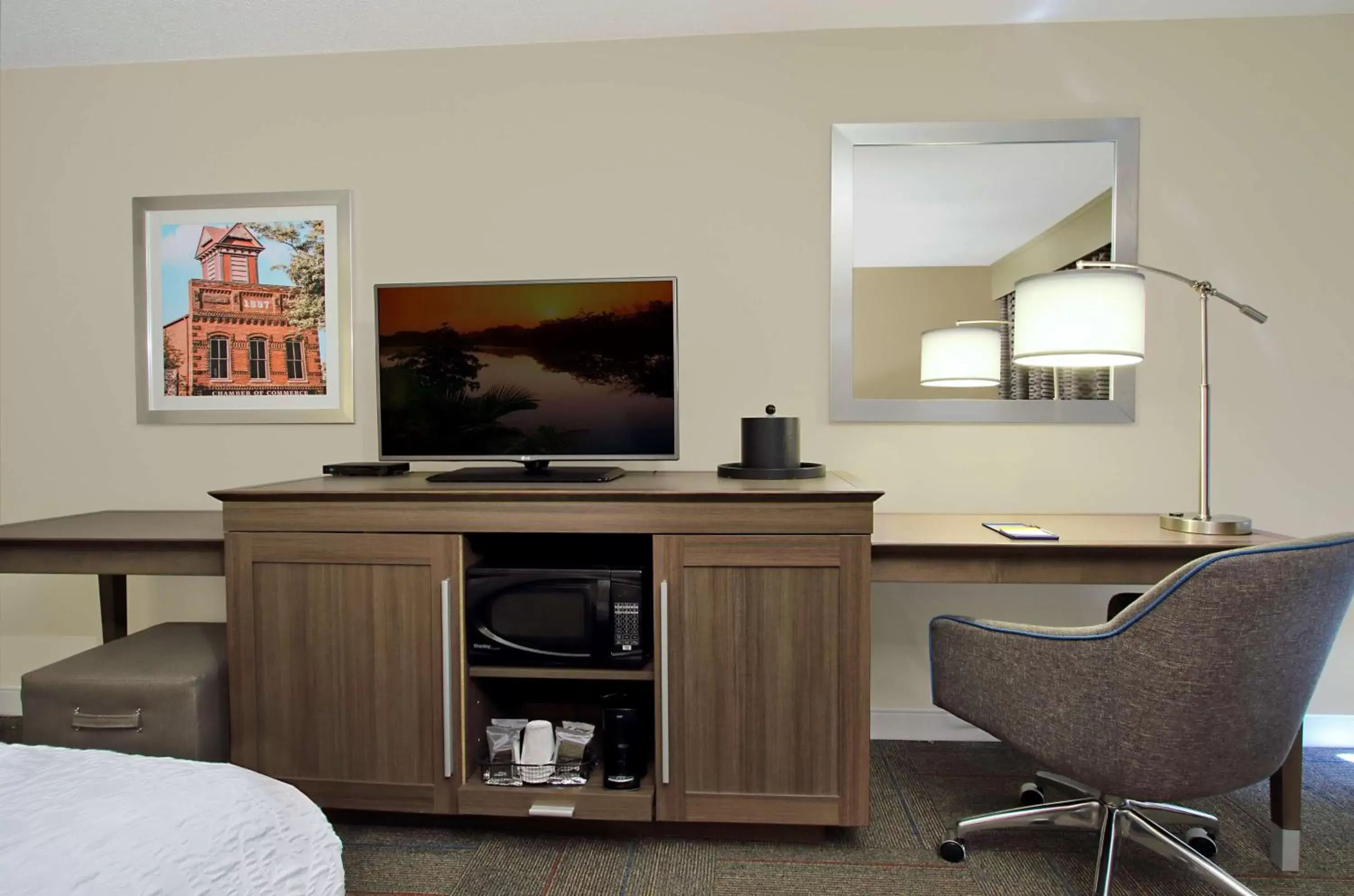 Bedroom in Hampton Inn Madison Bedroom in Hampton Inn Madison