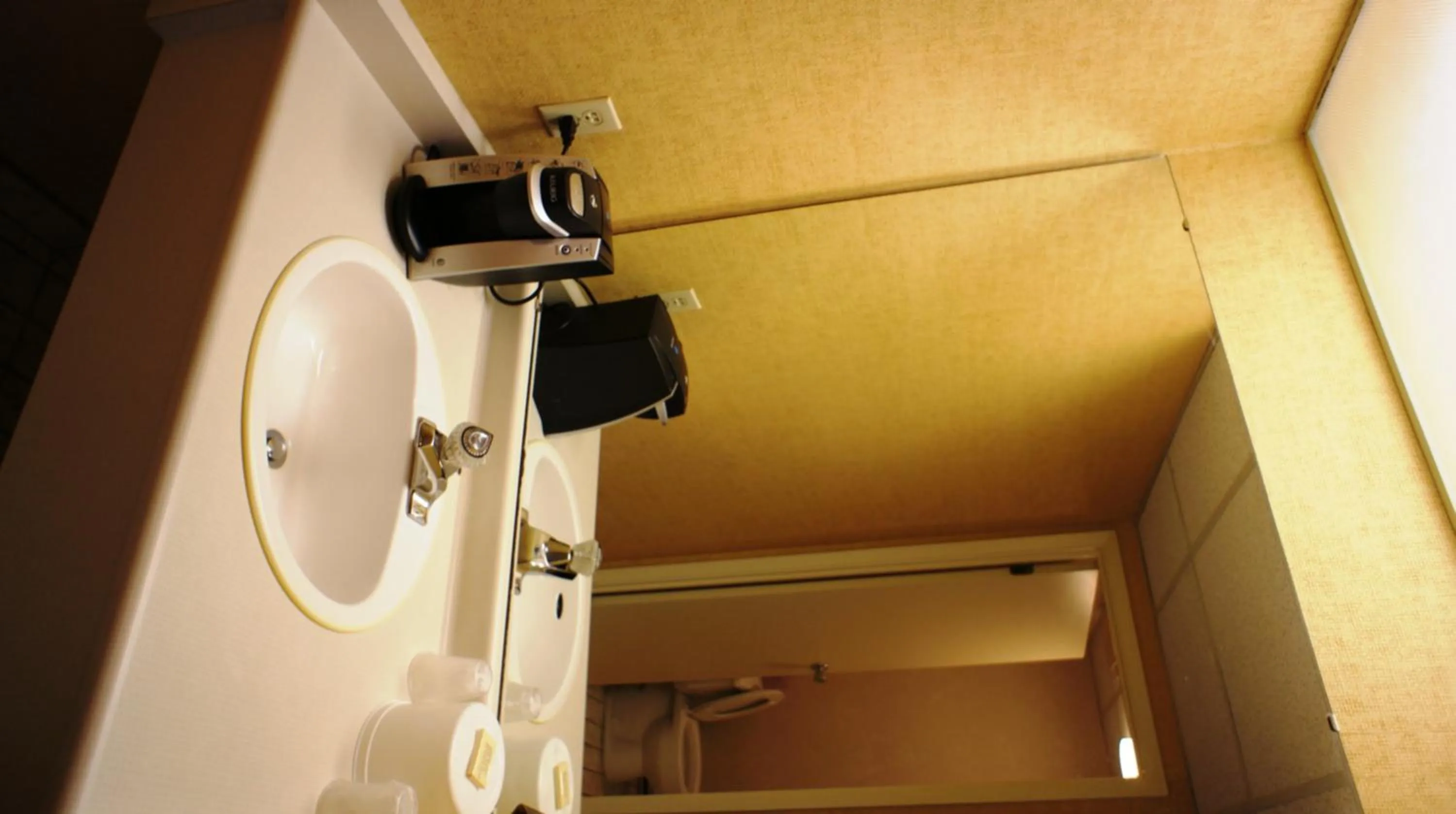 Bathroom in Kings Inn Near the Falls