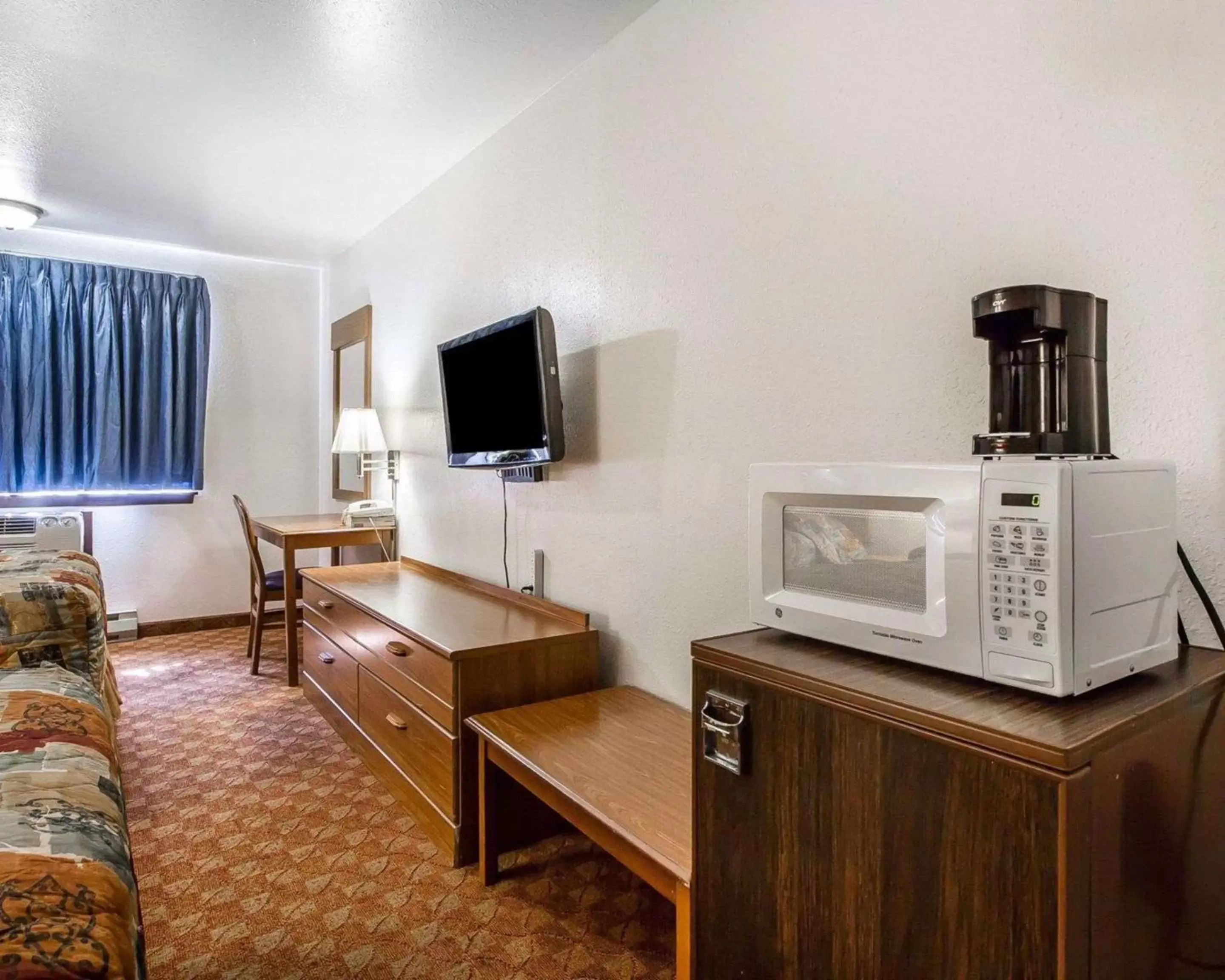 Rodeway Inn & Suites Madison East Rodeway Inn & Suites Madison East
