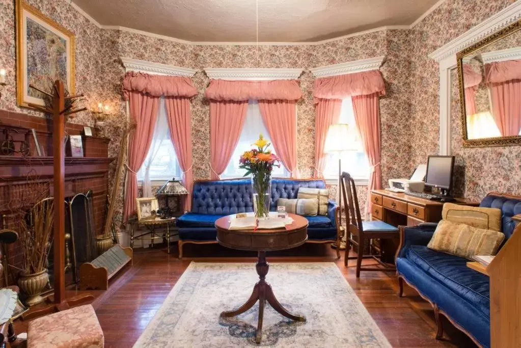 Seating Area in The Coolidge Corner Guest House: A Brookline Bed and Breakfast